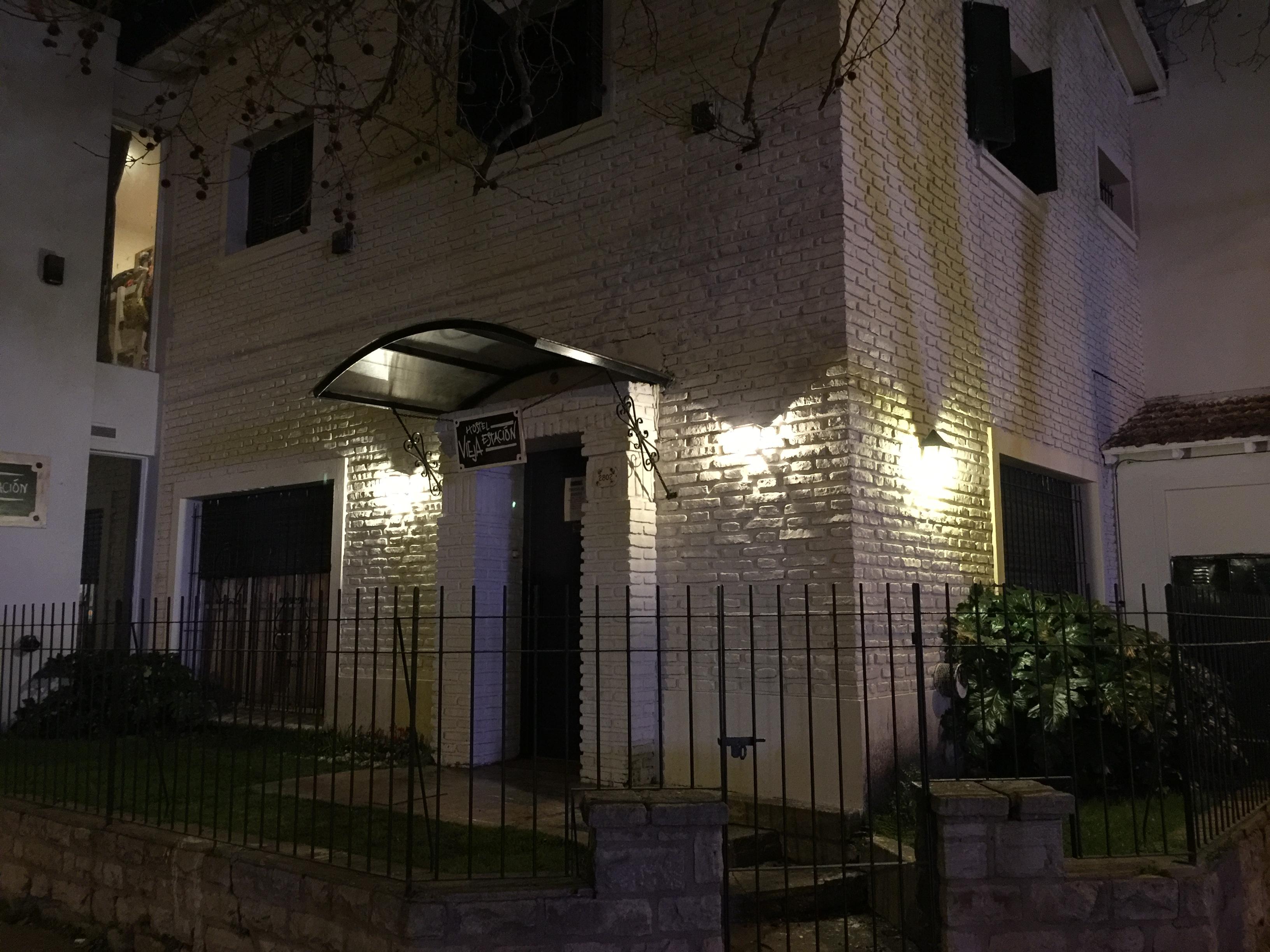 Vista Exterior Vieja Estación Hostel