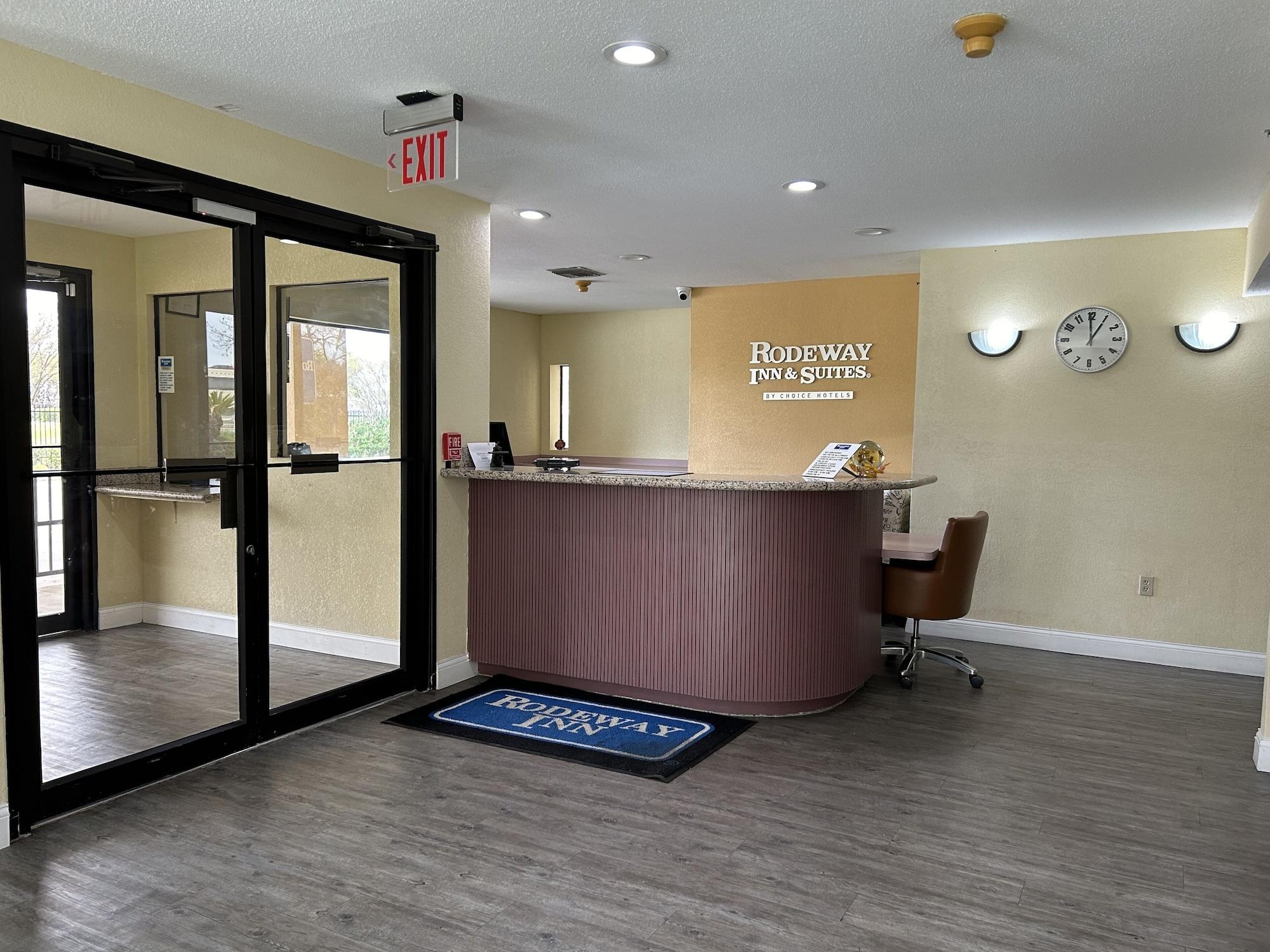 Vista Lobby Rodeway Inn & Suites Highway 290 Northwest