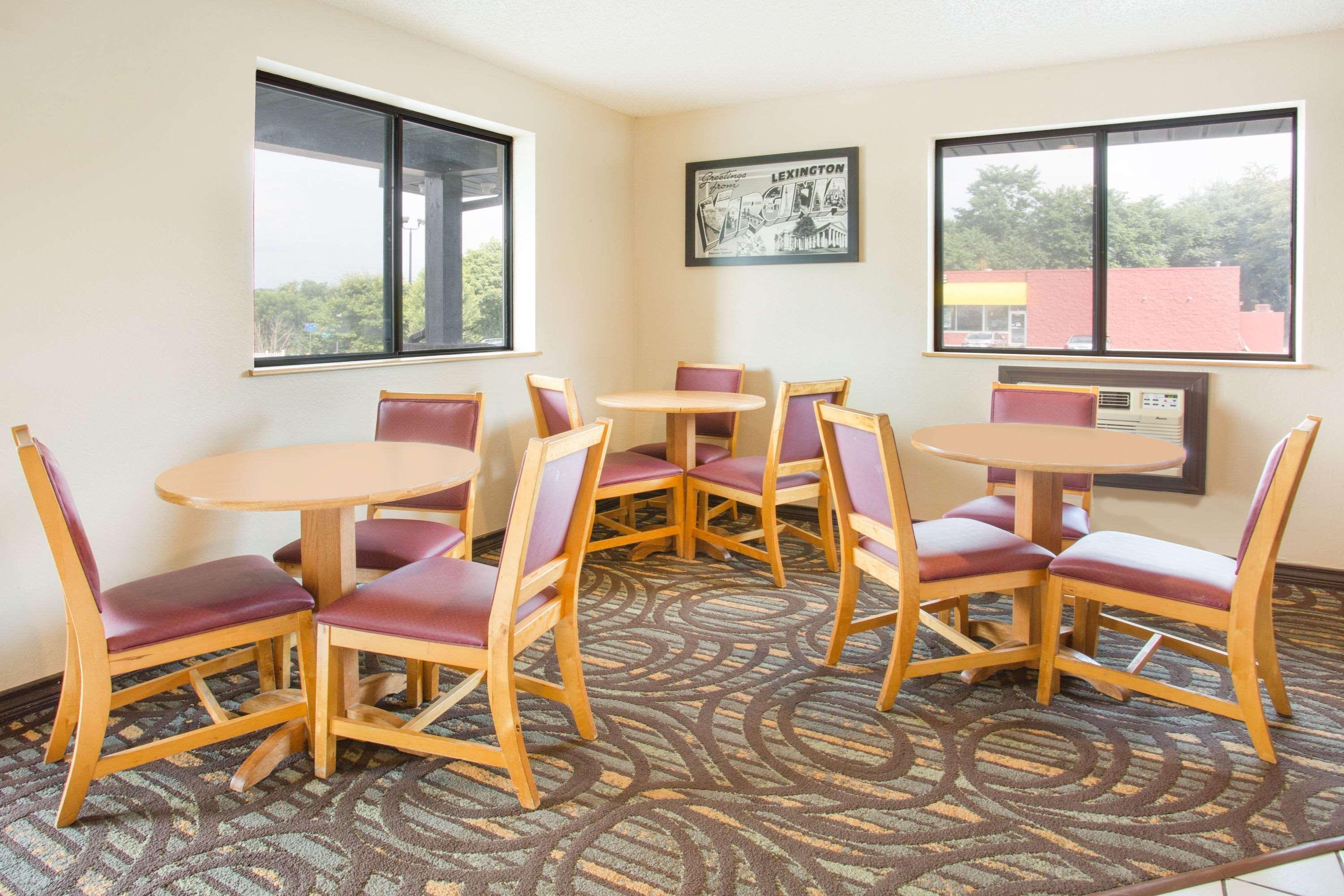 Restaurant Super 8 by Wyndham Lexington VA