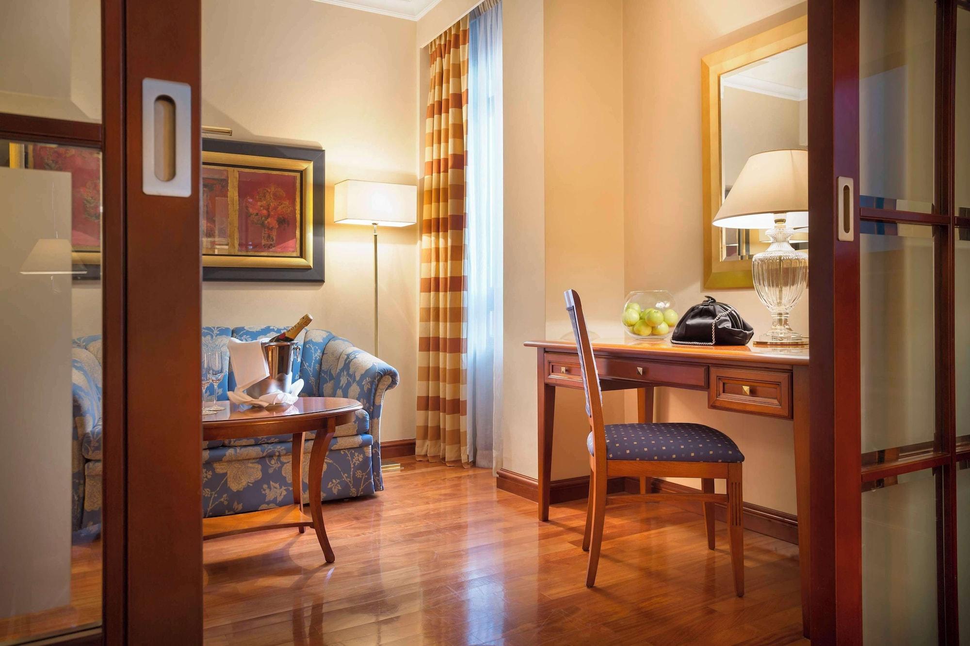 Set de Habitación Best Western Premier Hotel Astoria