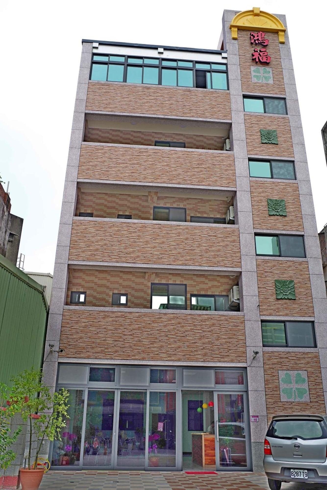 Vista Exterior Lucky Hotel