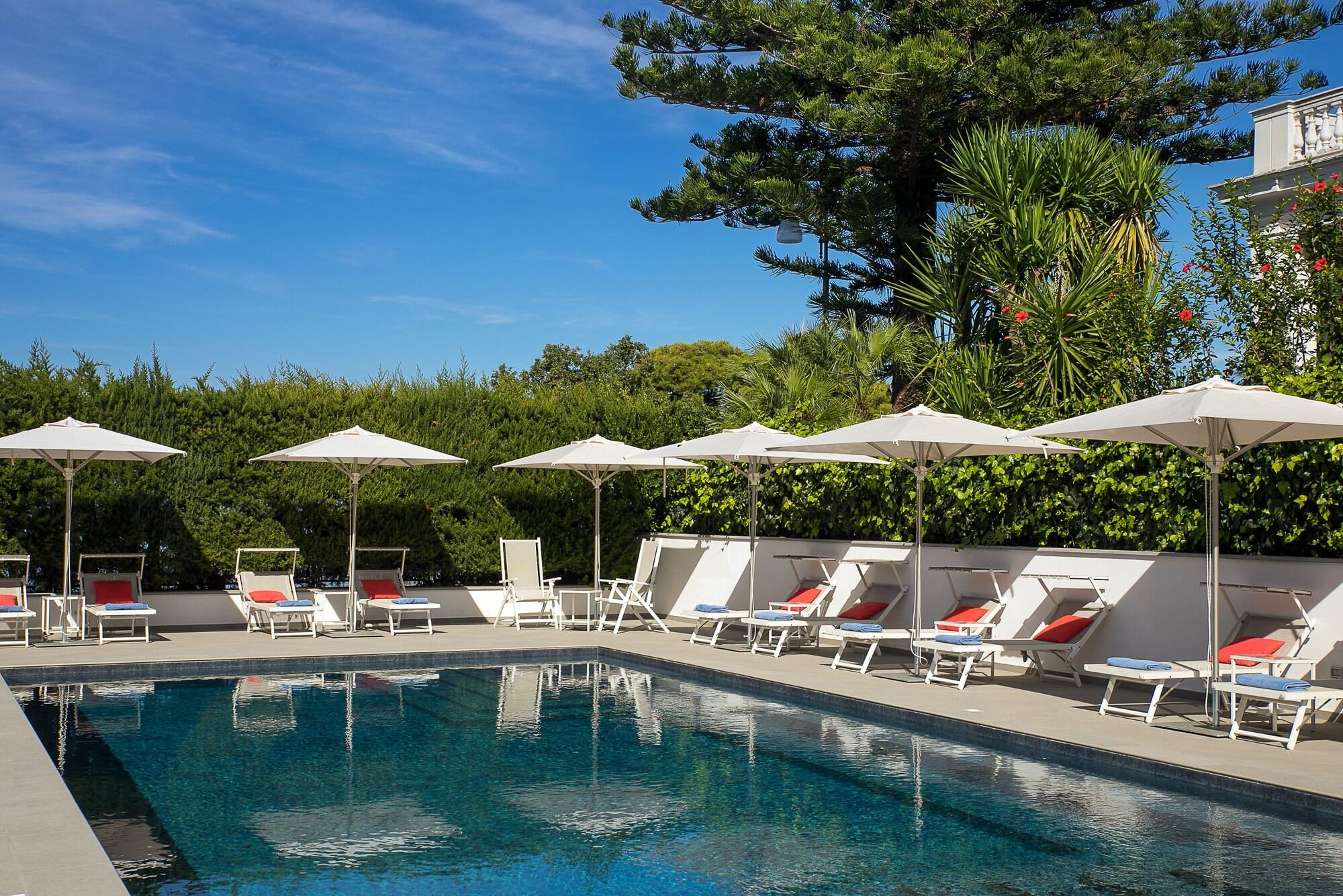 Vista Piscina Hotel Villa Garden