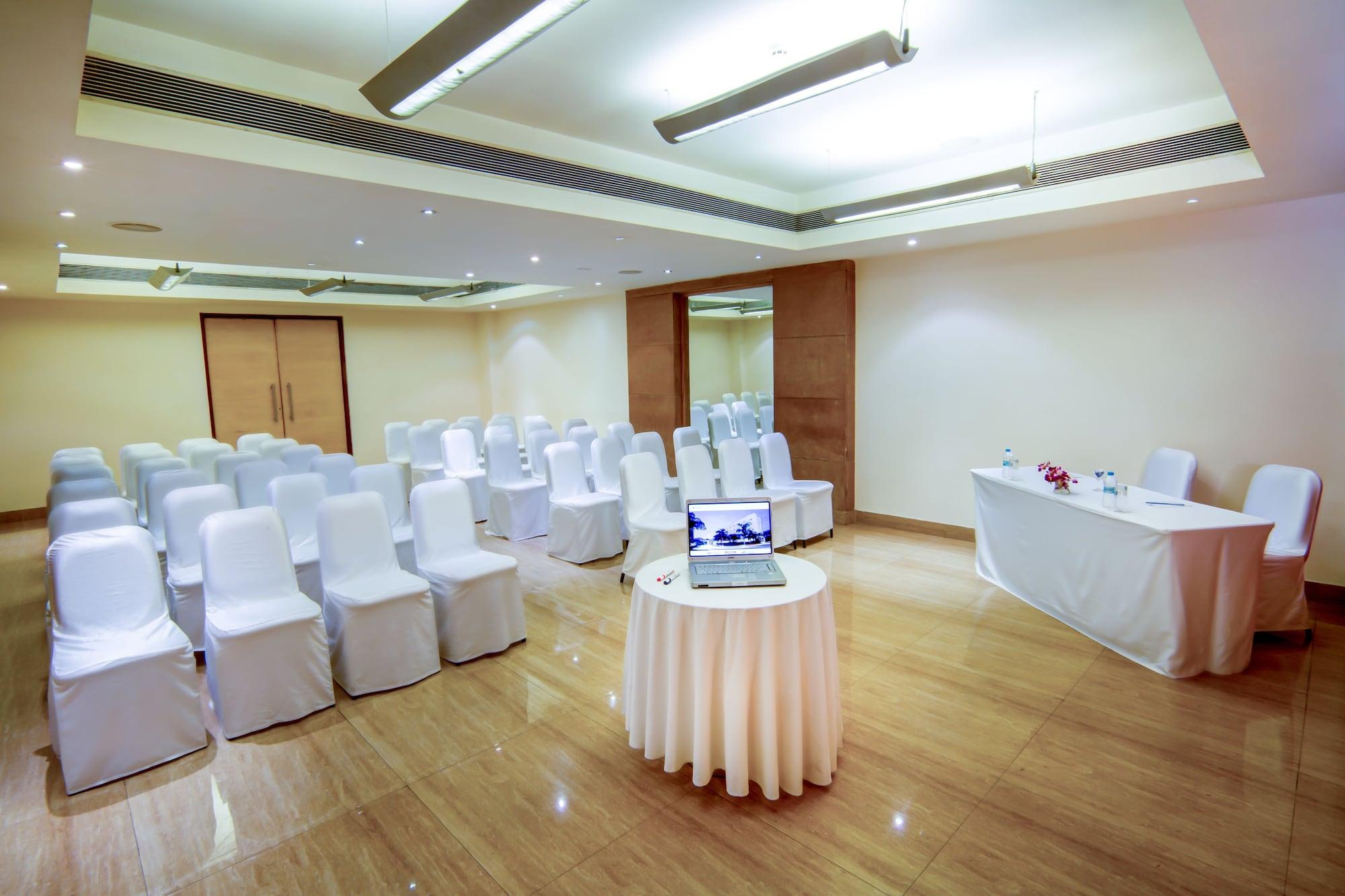 Salón de Baile Radha Hometel Whitefield