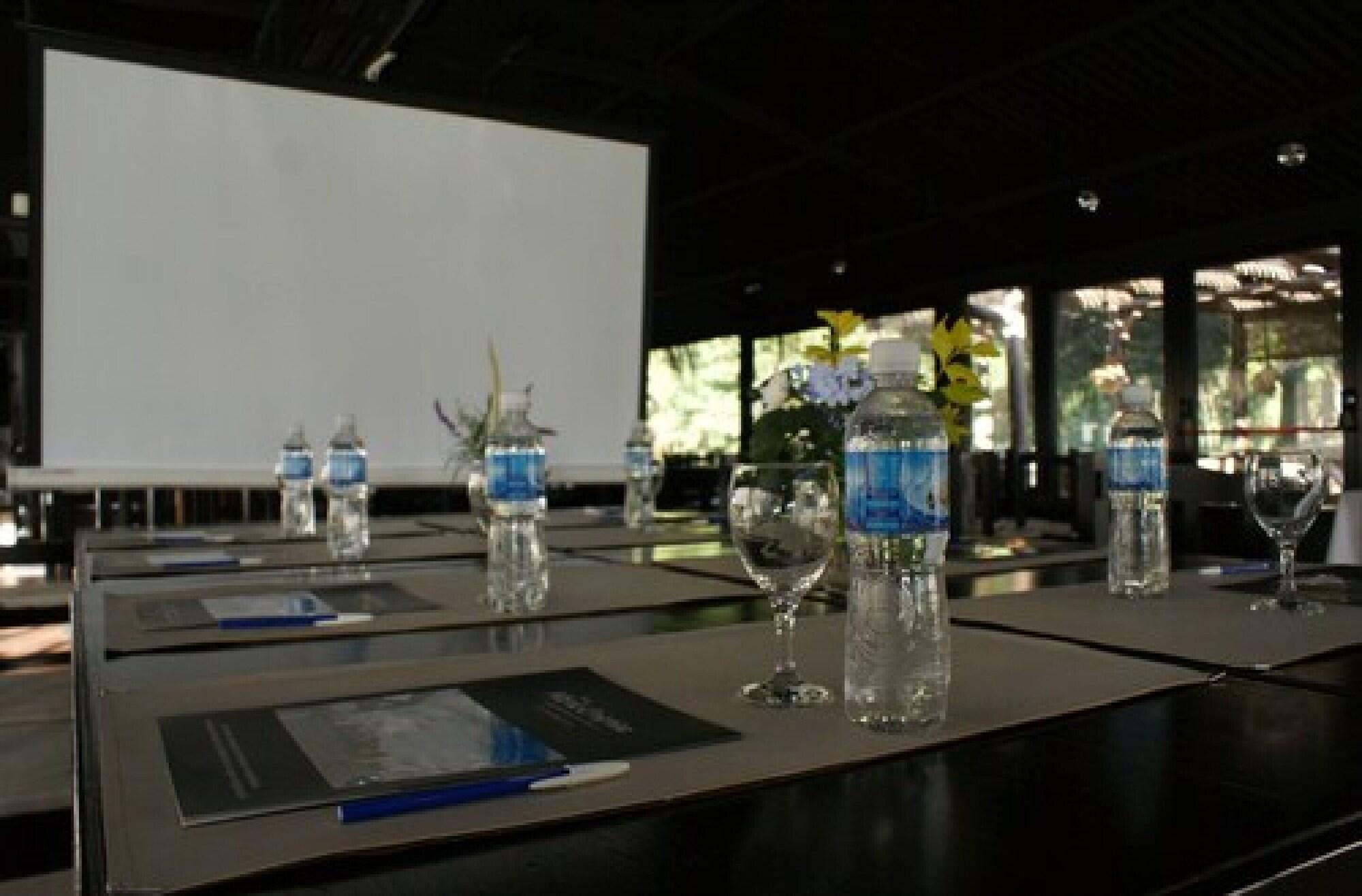 Sala de Reuniones Howard Johnson by Wyndham Finca Maria Cristina
