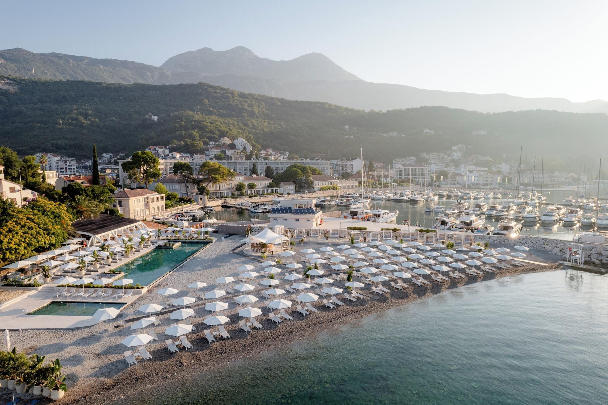Playa Lazure Hotel and Marina