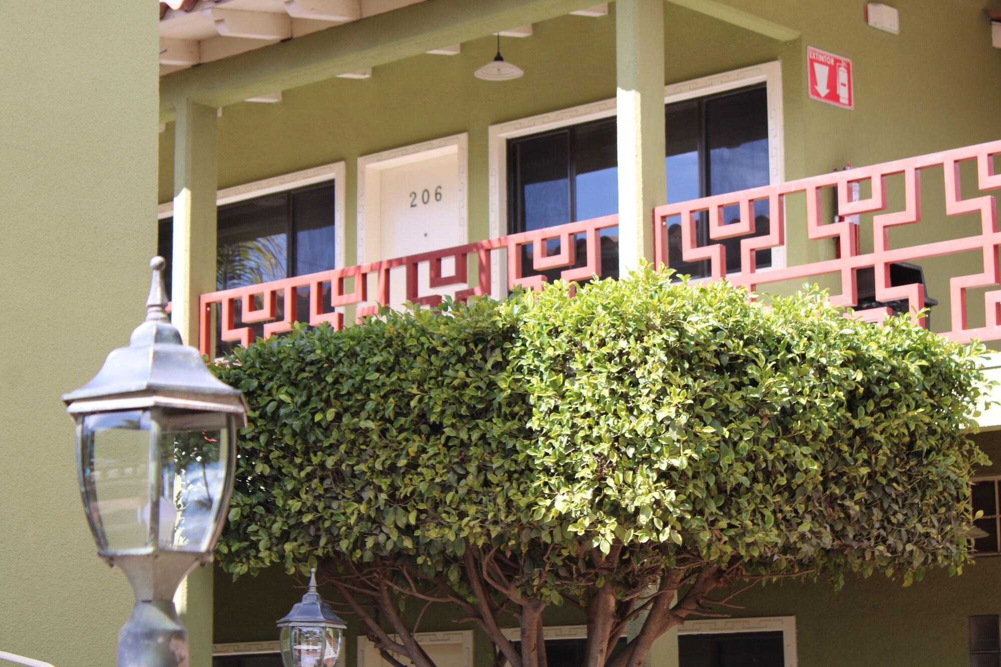 Vista Exterior Hotel Azteca Inn