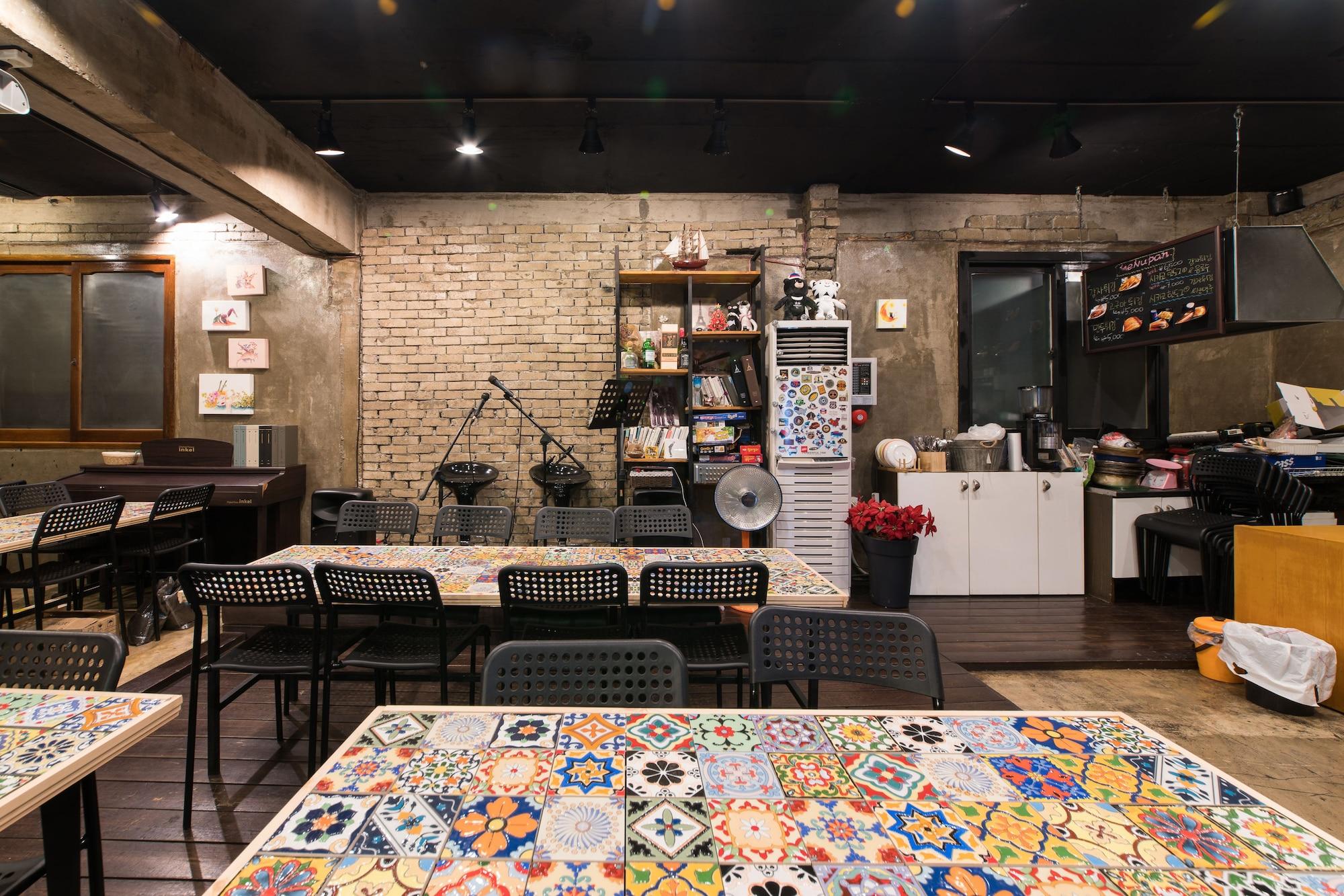 Varios GN Guesthouse Jungang - Hostel