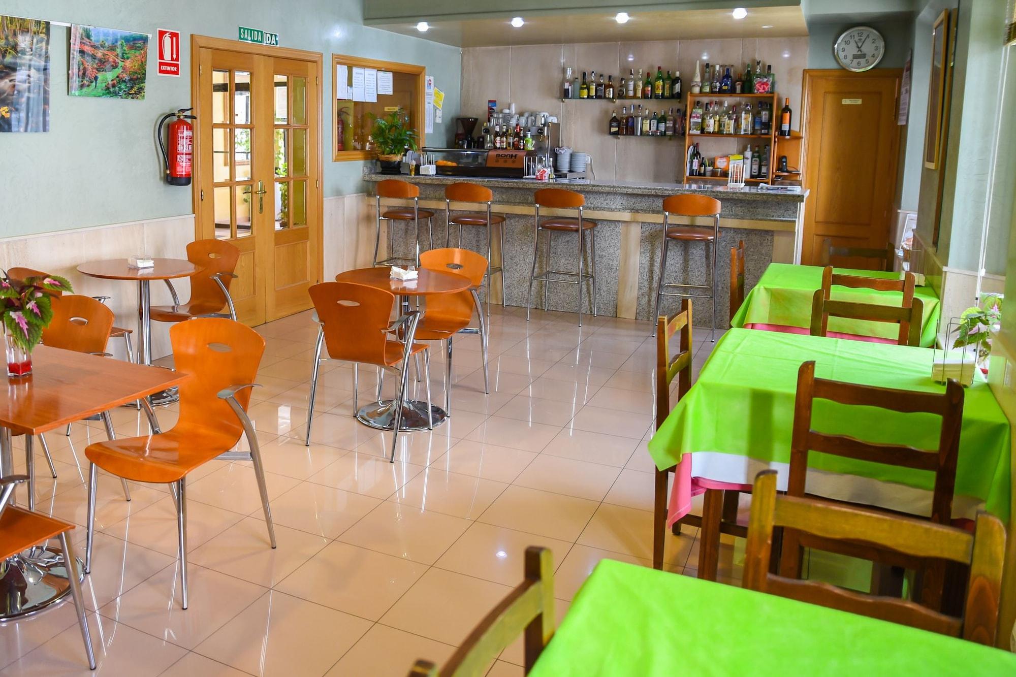 Varios Hotel Dora