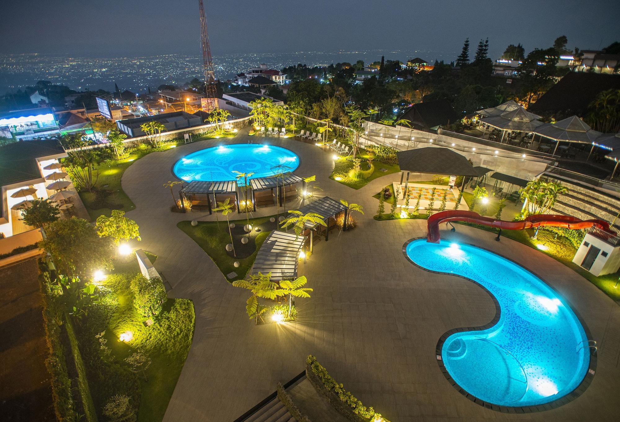 Vista Piscina Surya Hotel & Cottages Prigen