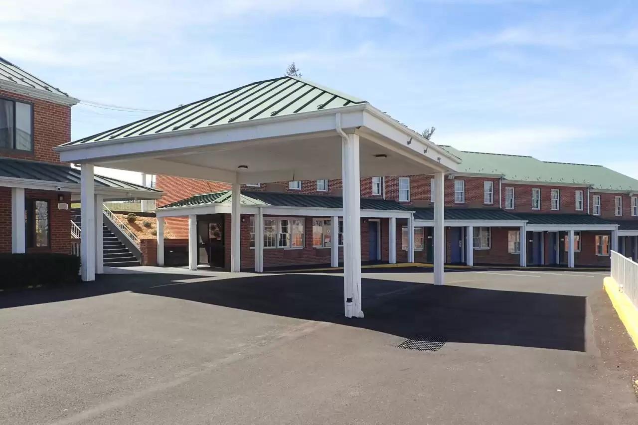 Vista Exterior Econo Lodge Waynesboro - Skyline Drive