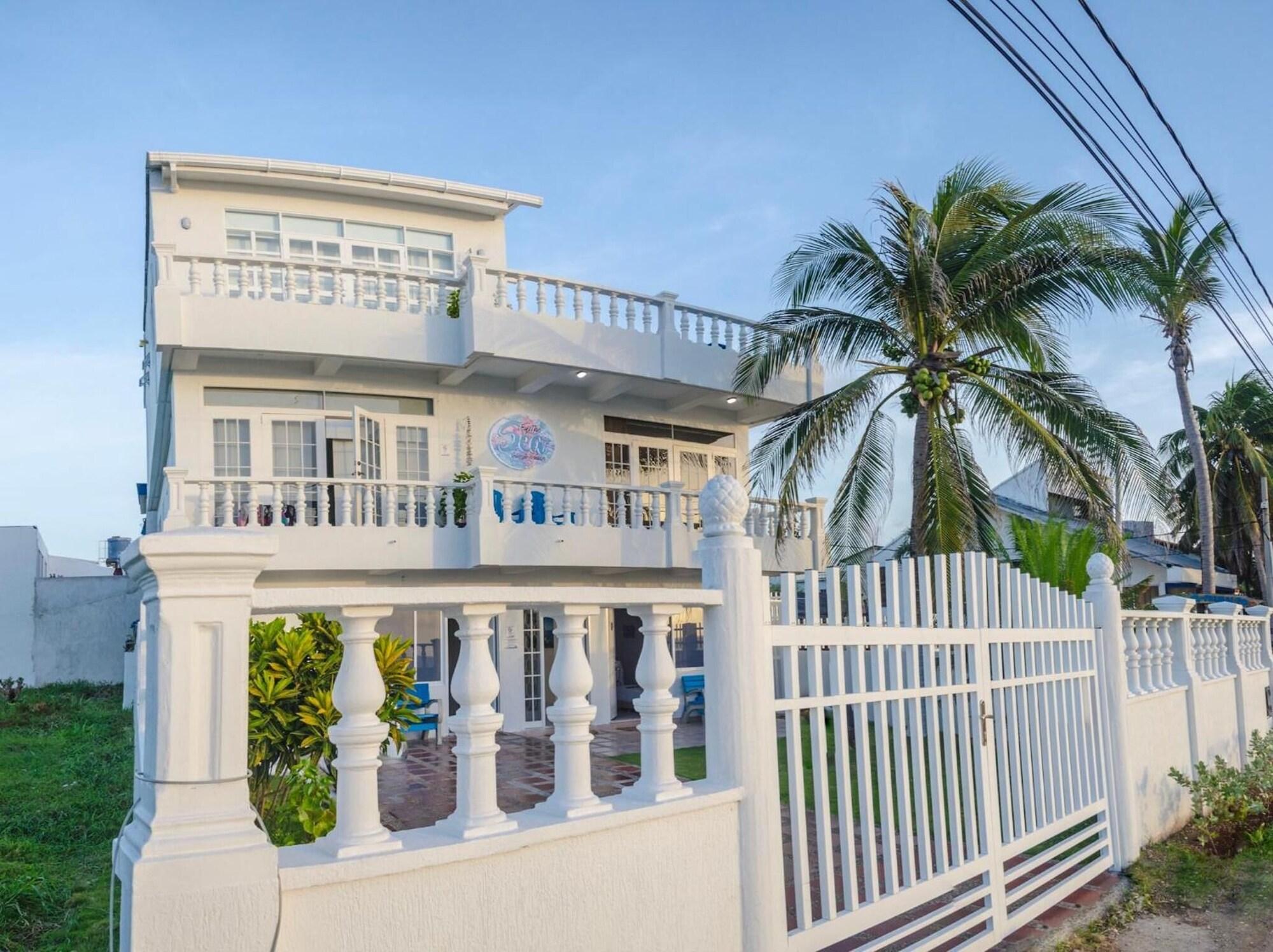 Vista Exterior By The Sea Guest House