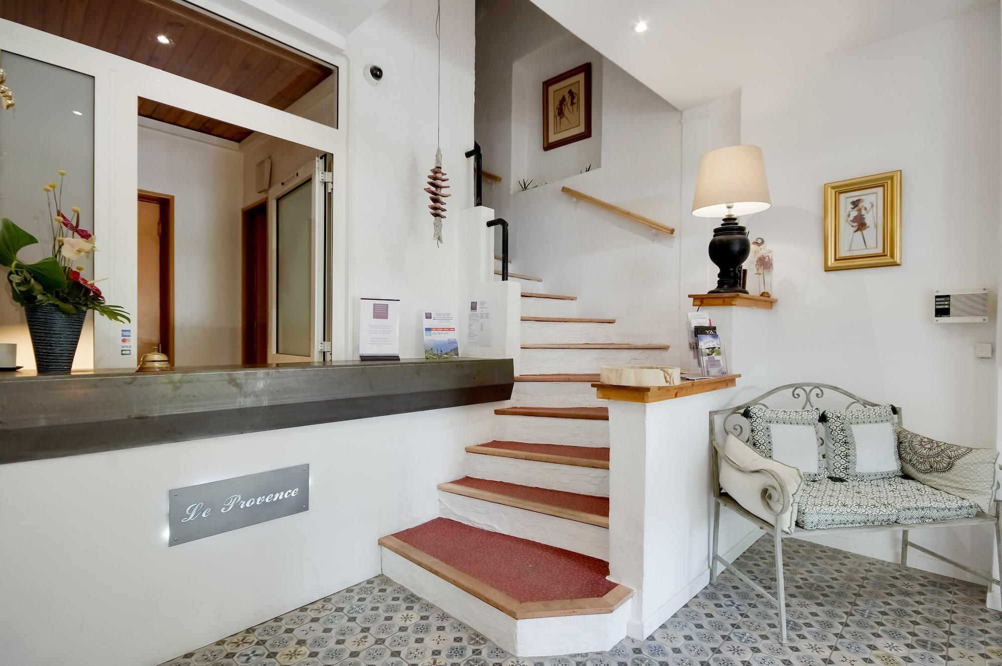 Vista Lobby Contact Hôtel Le Provence