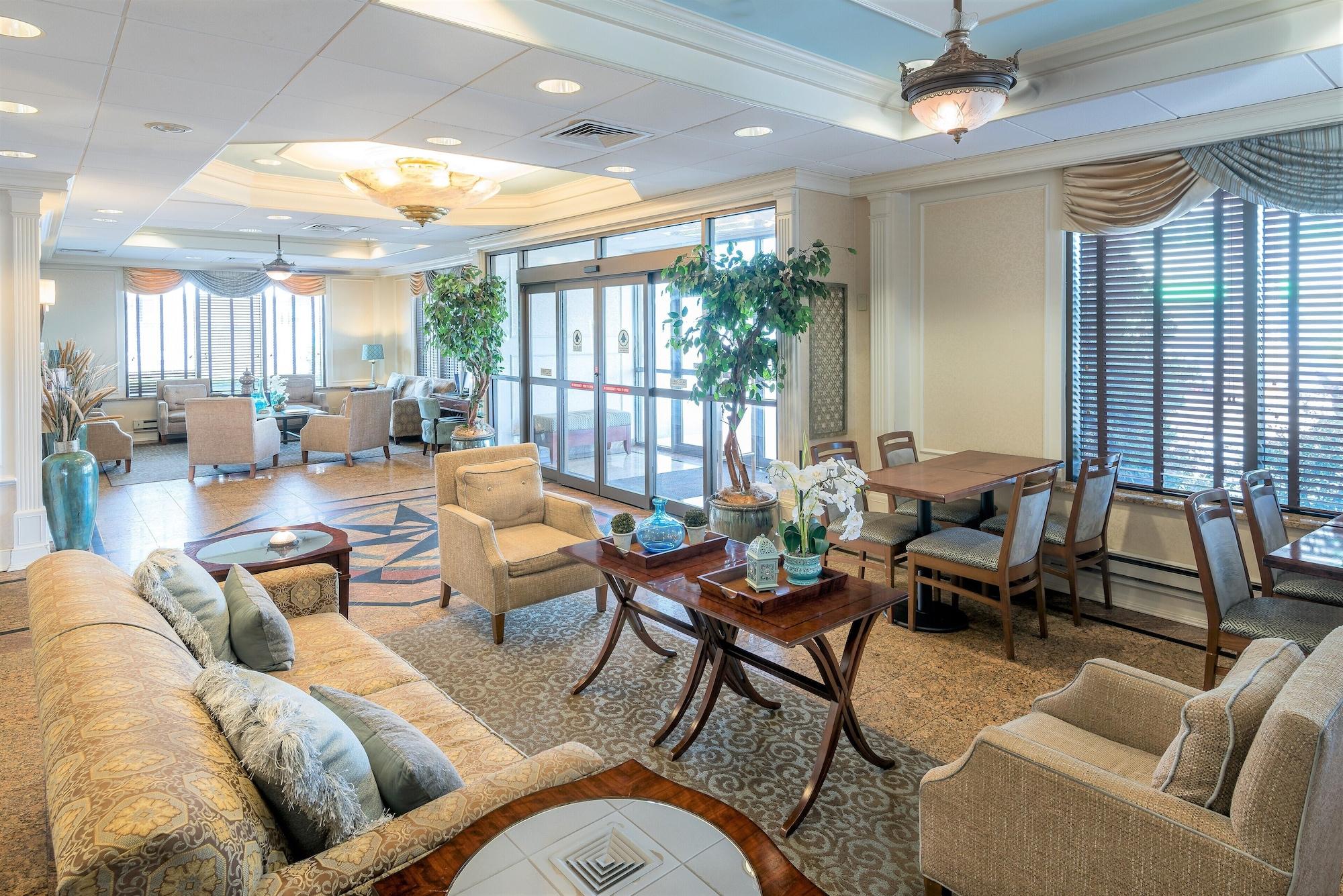 Vista Lobby Five Towns Inn - JFK Airport