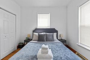 Alquiler Vacacional - Cozy 6 bedroom Entire house in Malden with free parking and WIndow AC