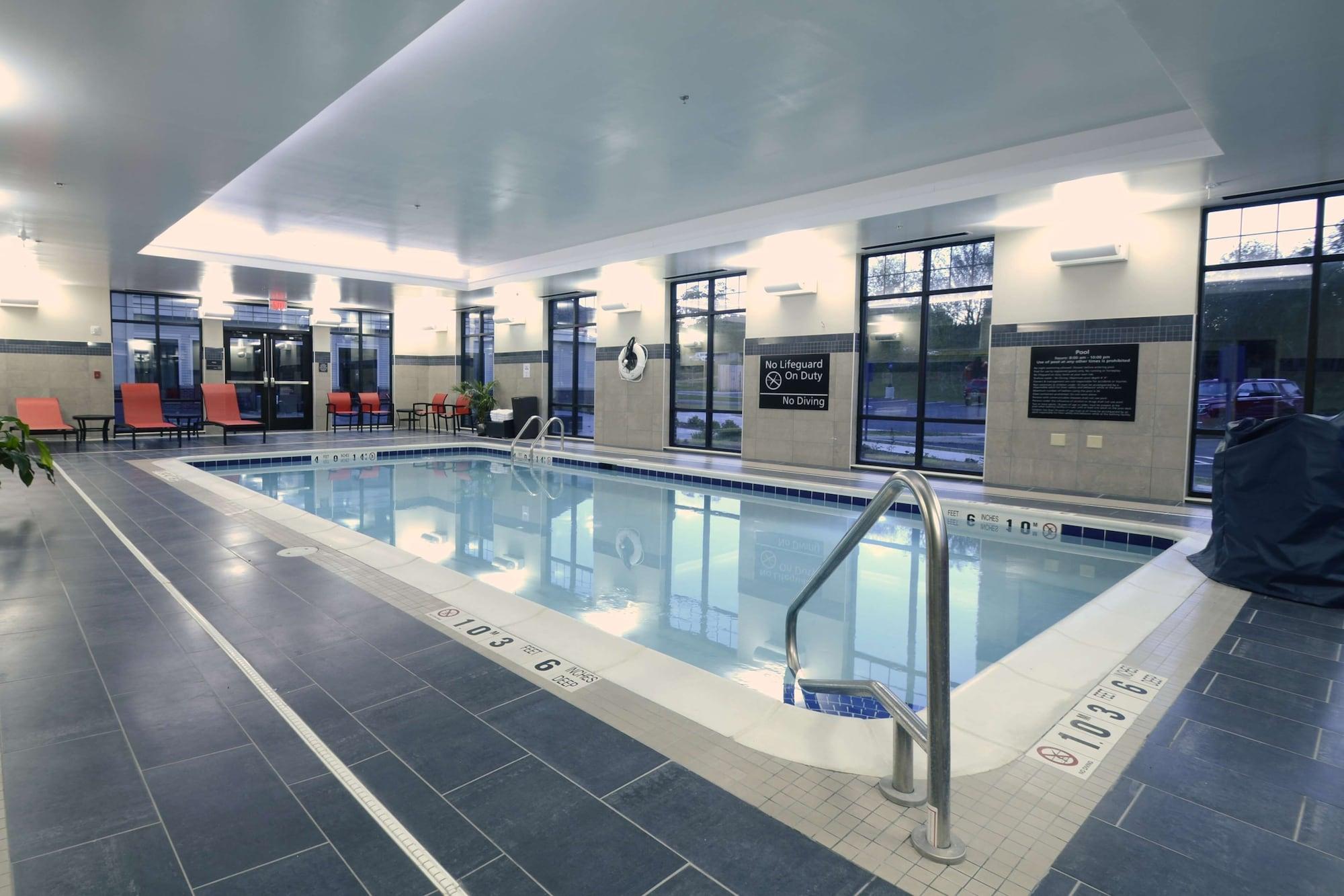 Vista Piscina Hampton Inn & Suites Cazenovia