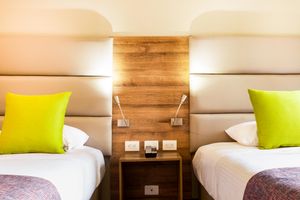 Alojamiento - Hotel F25