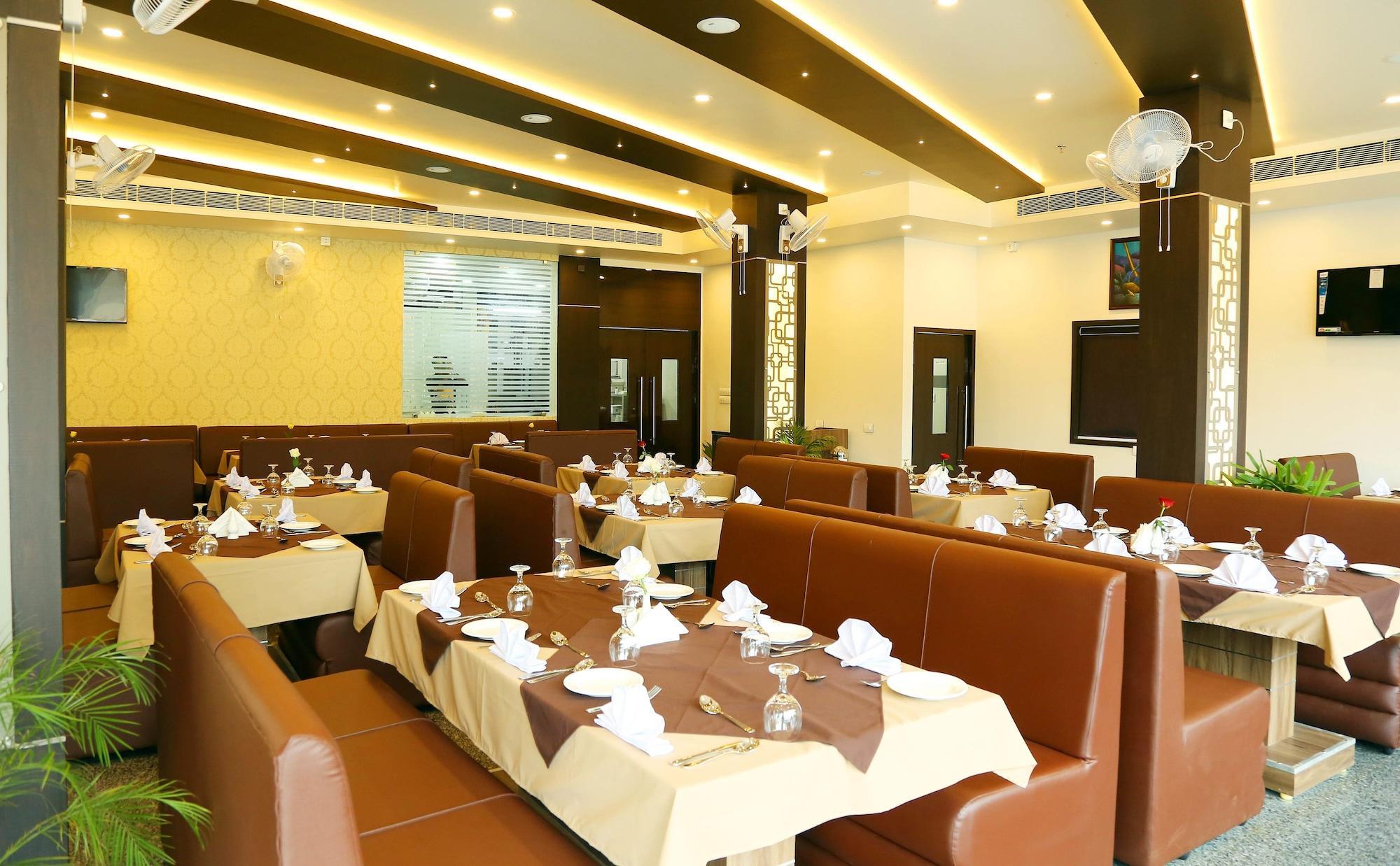 Restaurant Capital O 29700 Le Moshe Inn