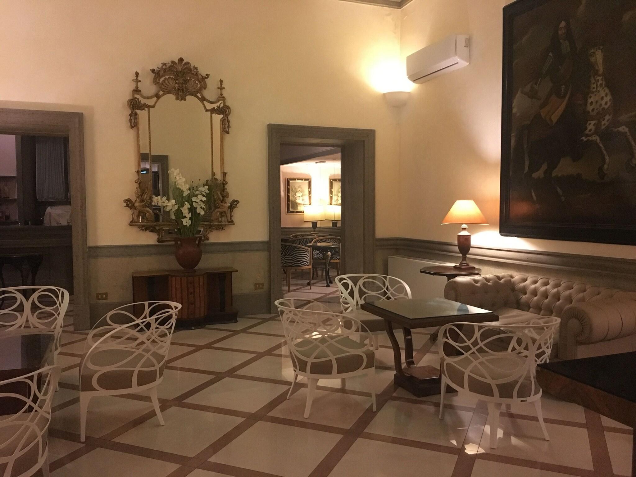 Vista Lobby Grand Hotel Olympic