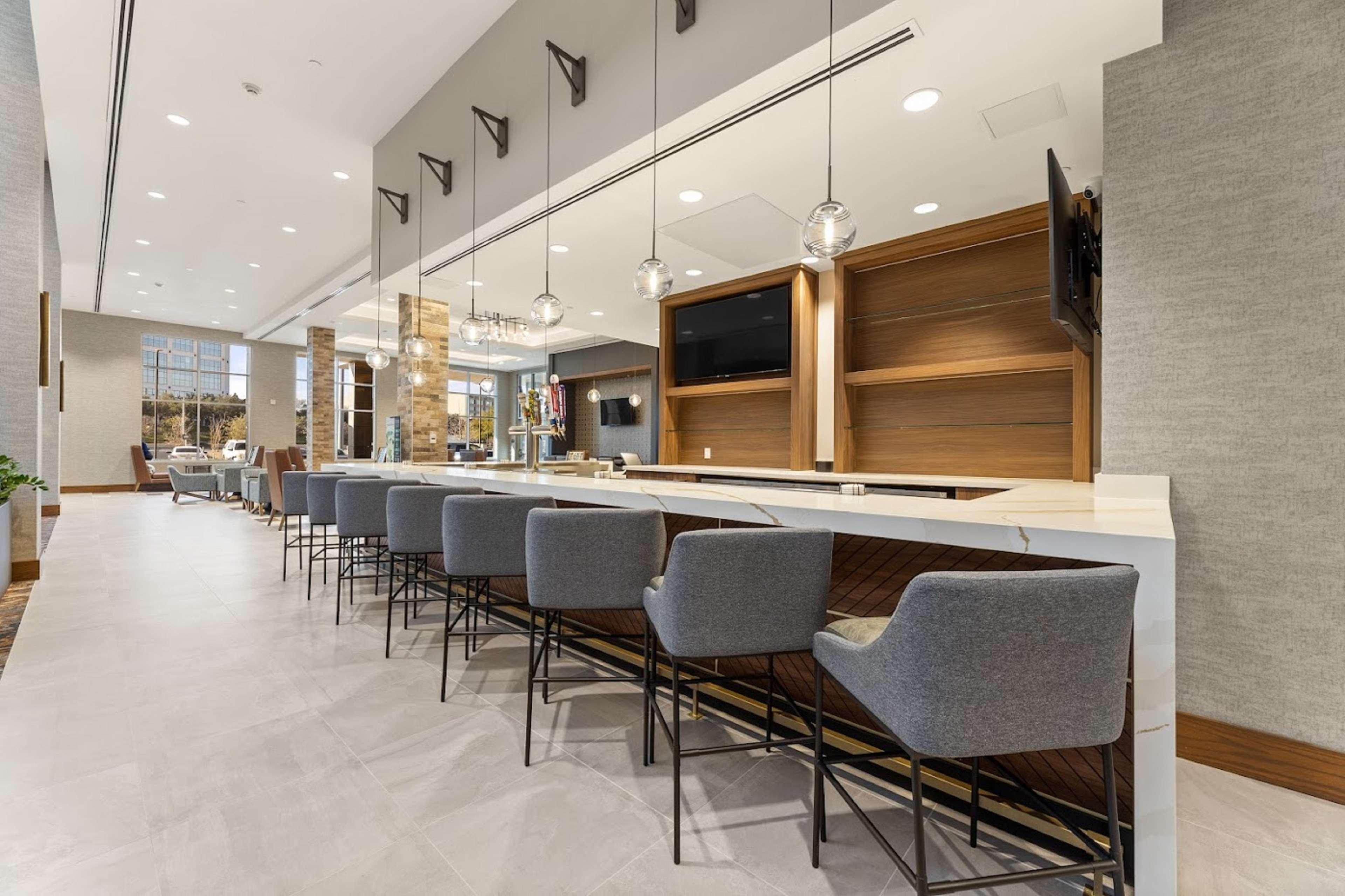Bar/Salón Embassy Suites by Hilton Irving Las Colinas