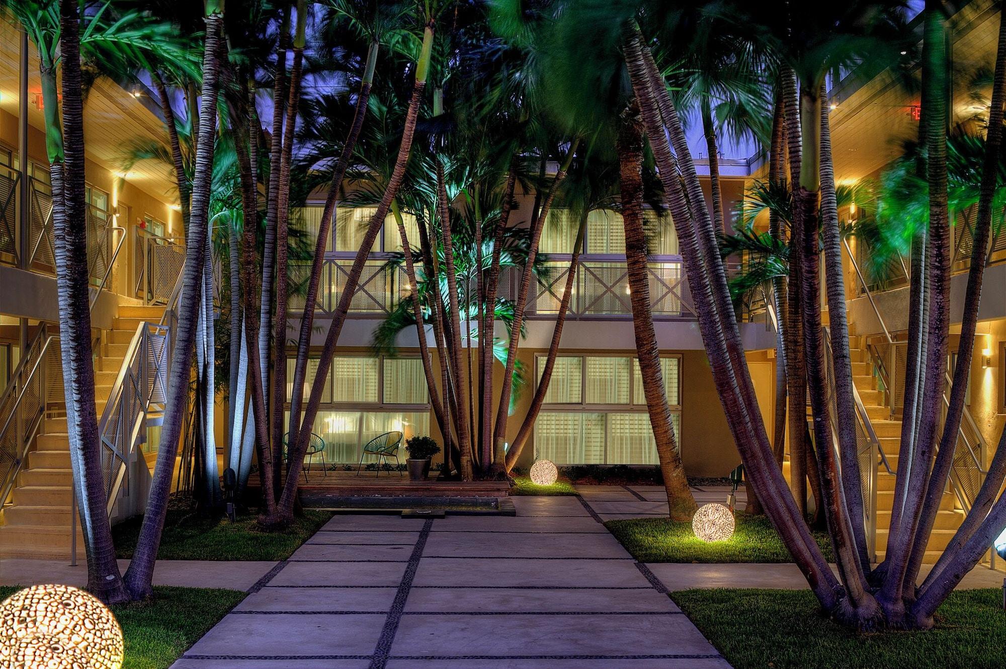 Vista Exterior 1818 Meridian House Apartments and Suites by Eskape Collection