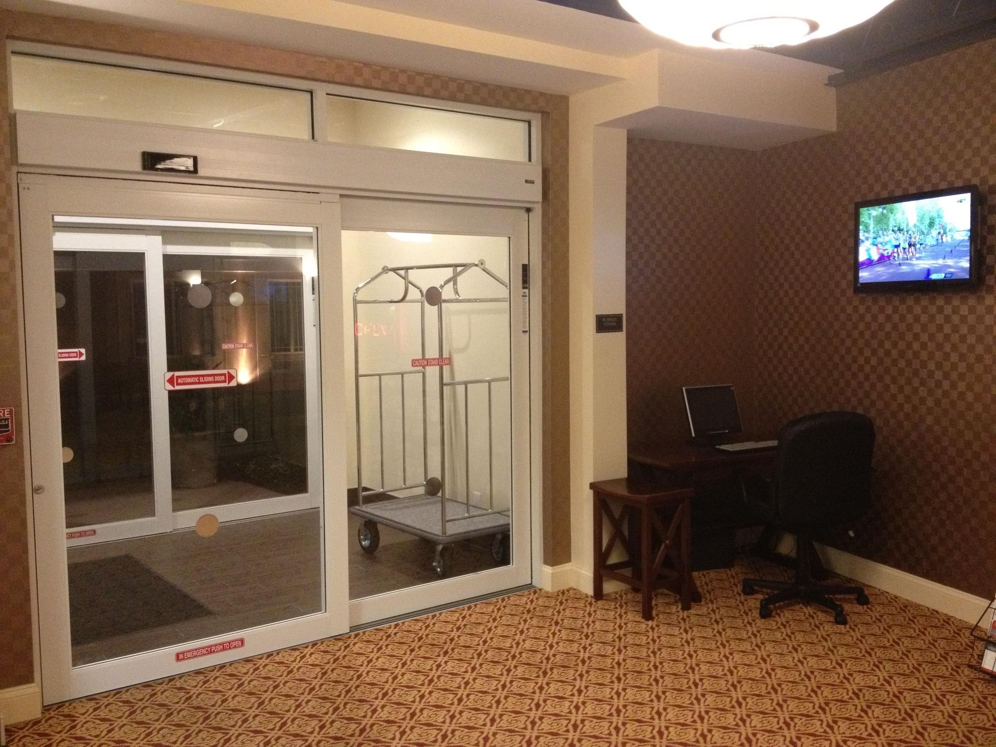 Vista Lobby AAshram Hotel by Niagara River