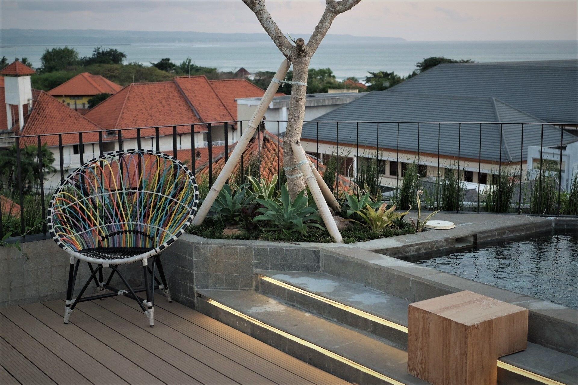 Vista Piscina Borough Capsule Hostel Bali