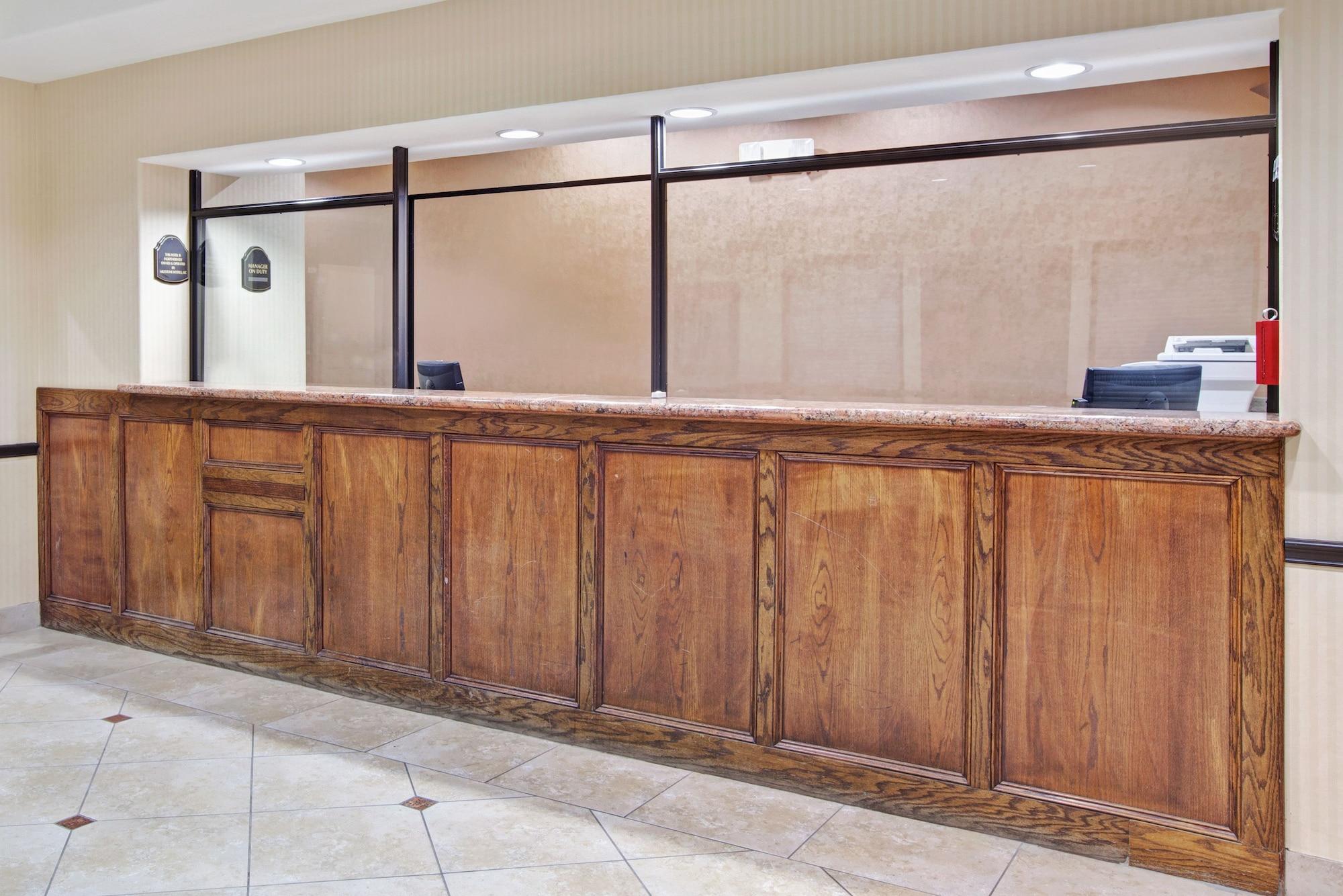 Vista Lobby Super 8 by Wyndham IAH West/Greenspoint