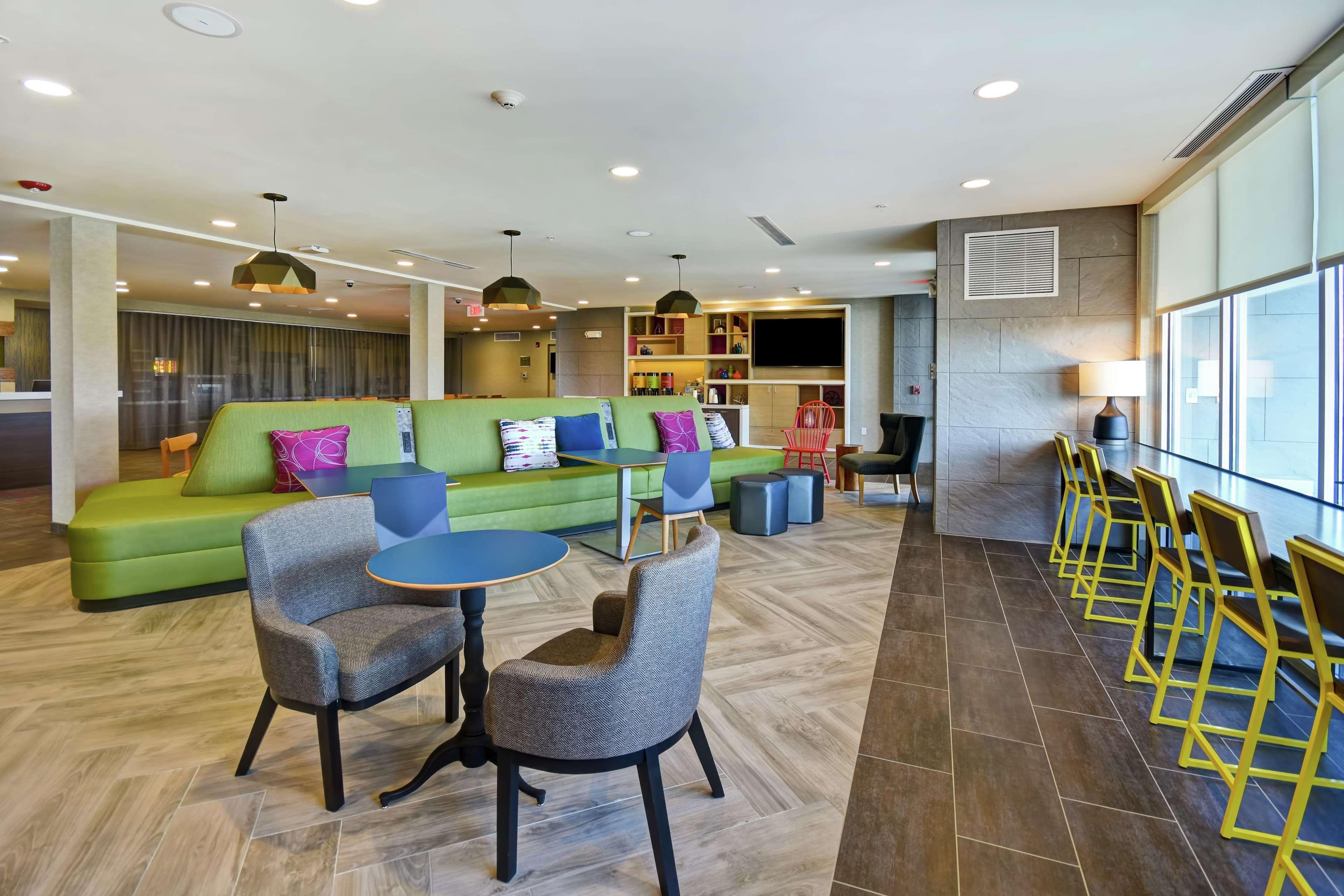 Vista Lobby Home2 Suites by Hilton Terre Haute