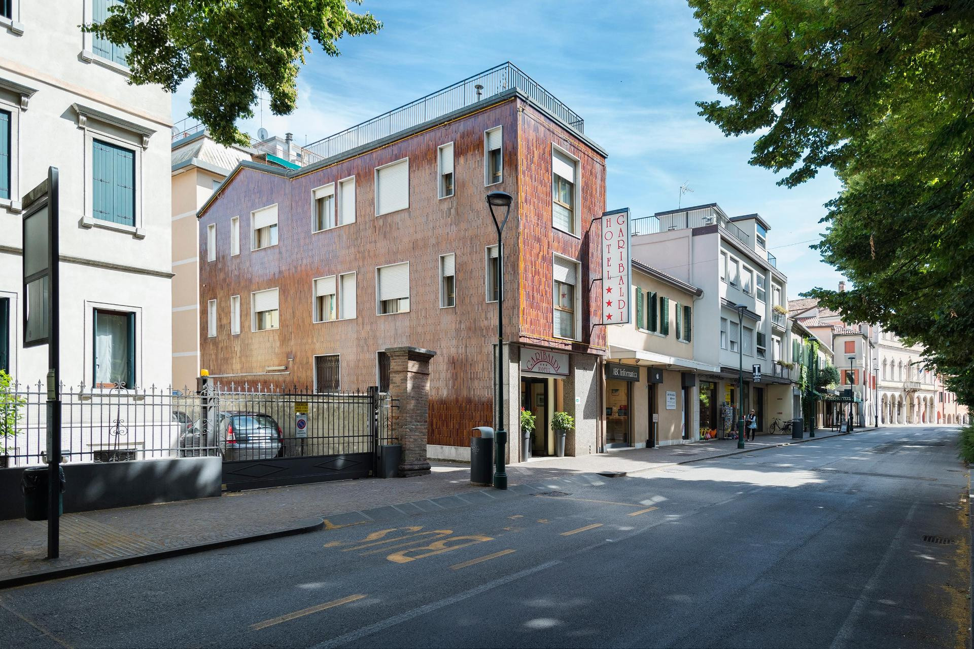 Vista Exterior Hotel Garibaldi