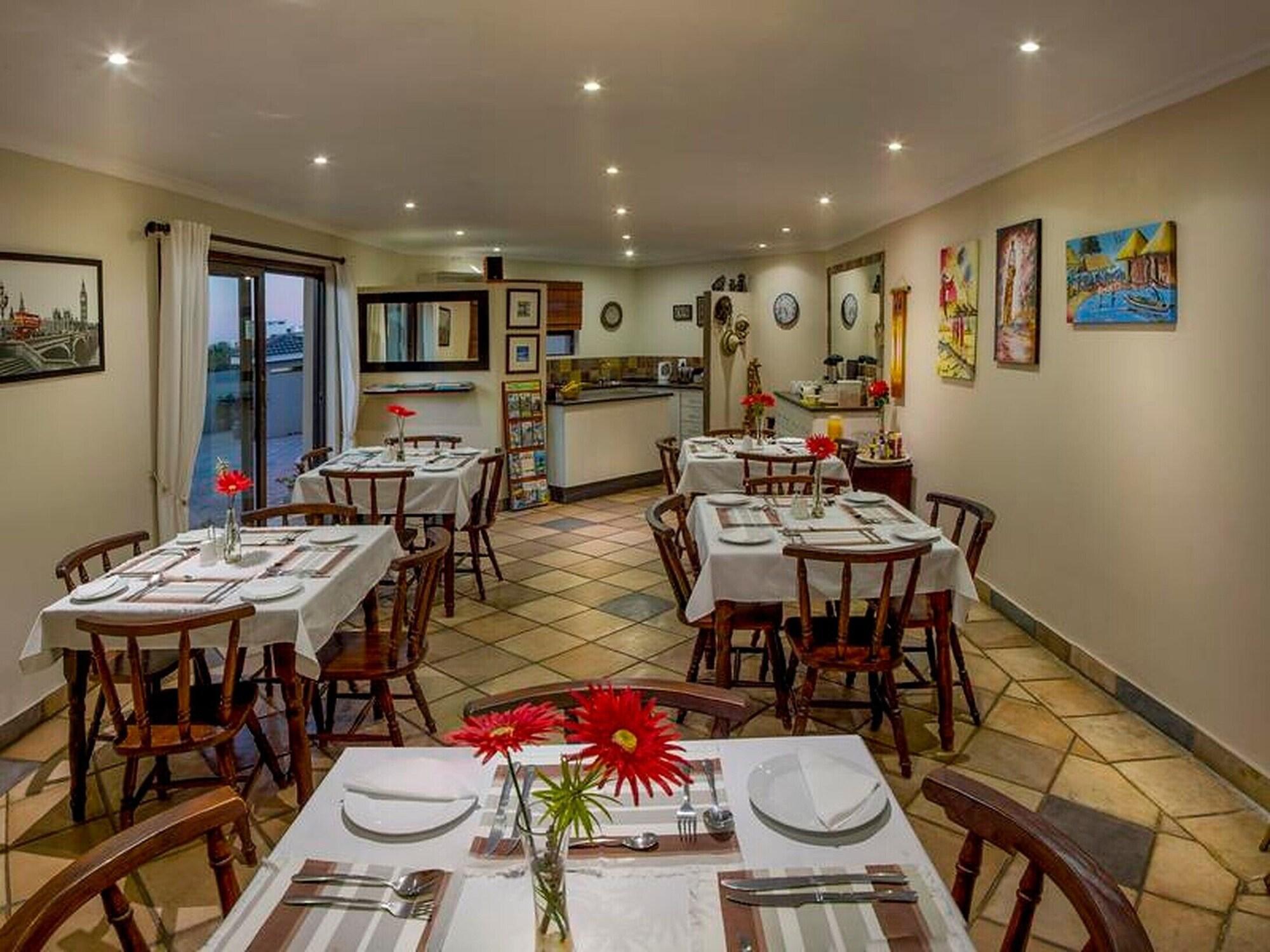 Restaurant Room-guest Lodge, Double bed and Sofa be