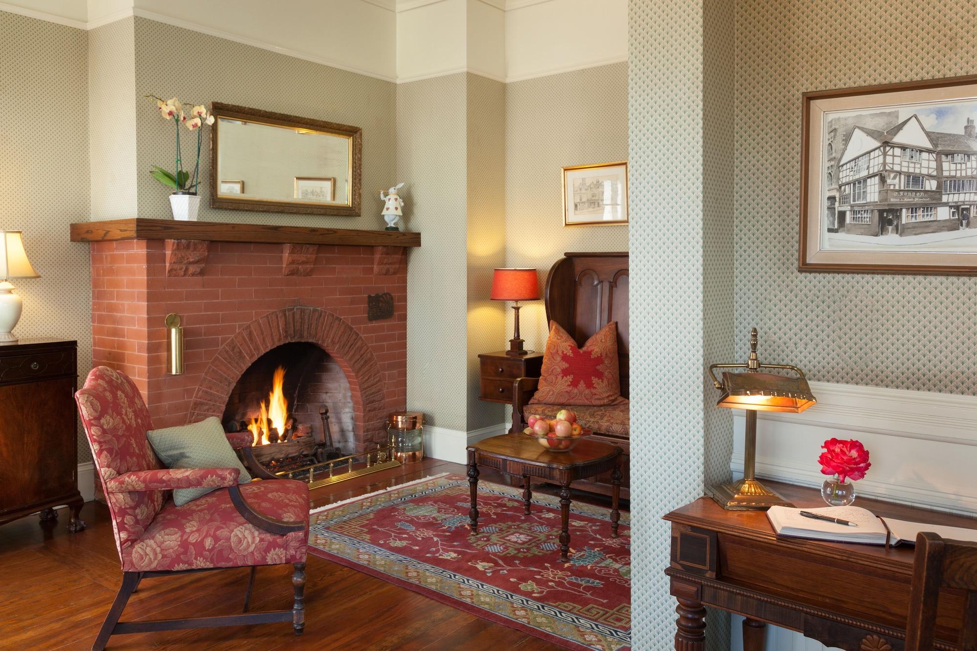 Vista Lobby Cheshire Cat Inn & Cottages