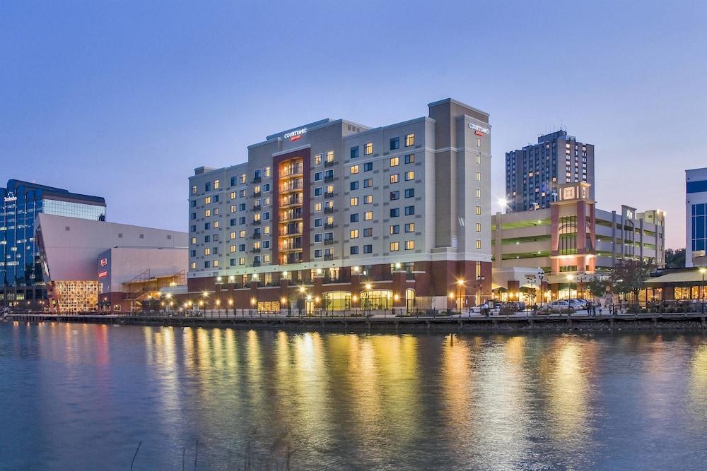 Vista Exterior Courtyard by Marriott Gaithersburg Washingtonian Center