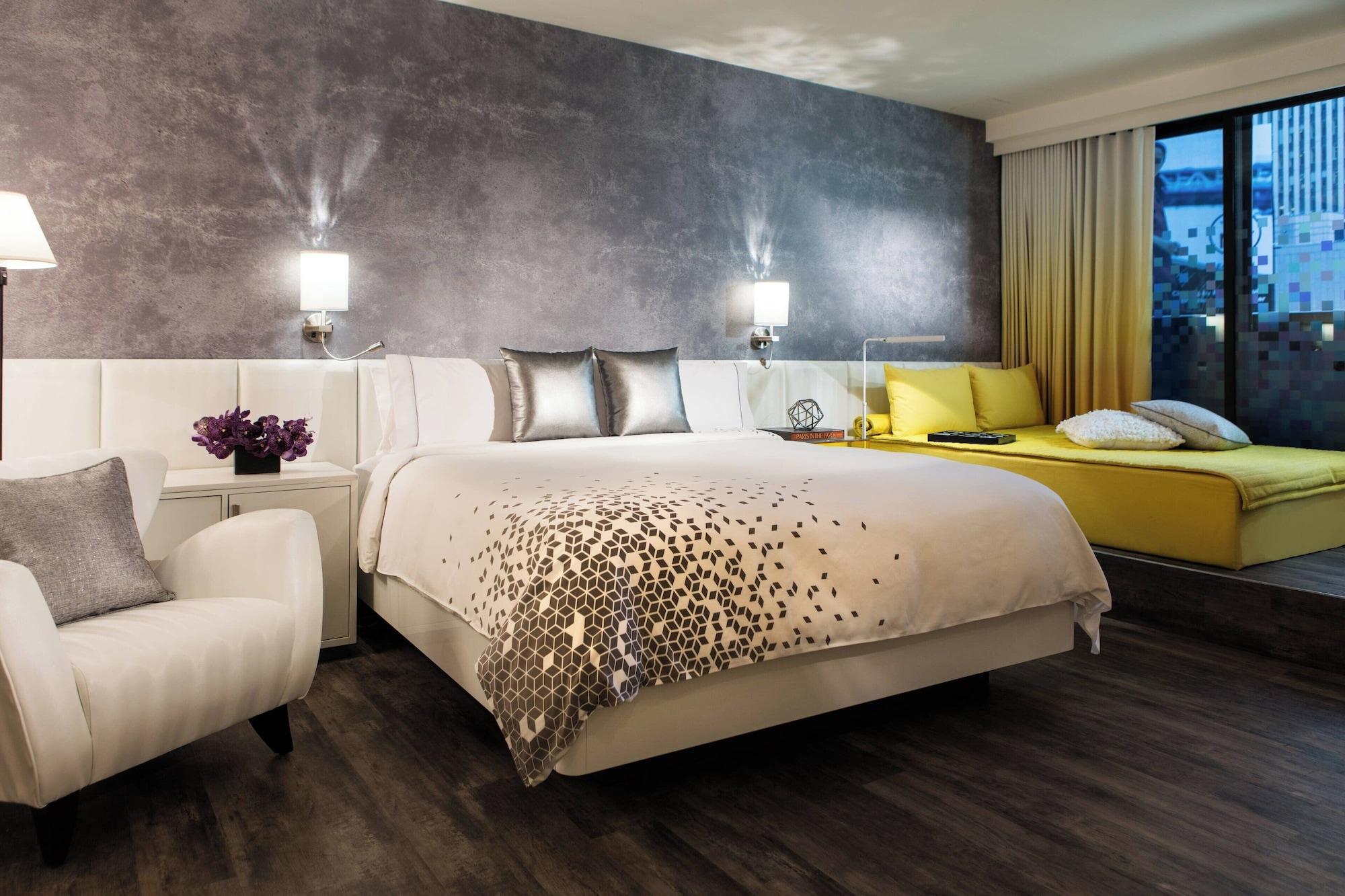 Bar/Salón Renaissance New York Times Square Hotel by Marriott