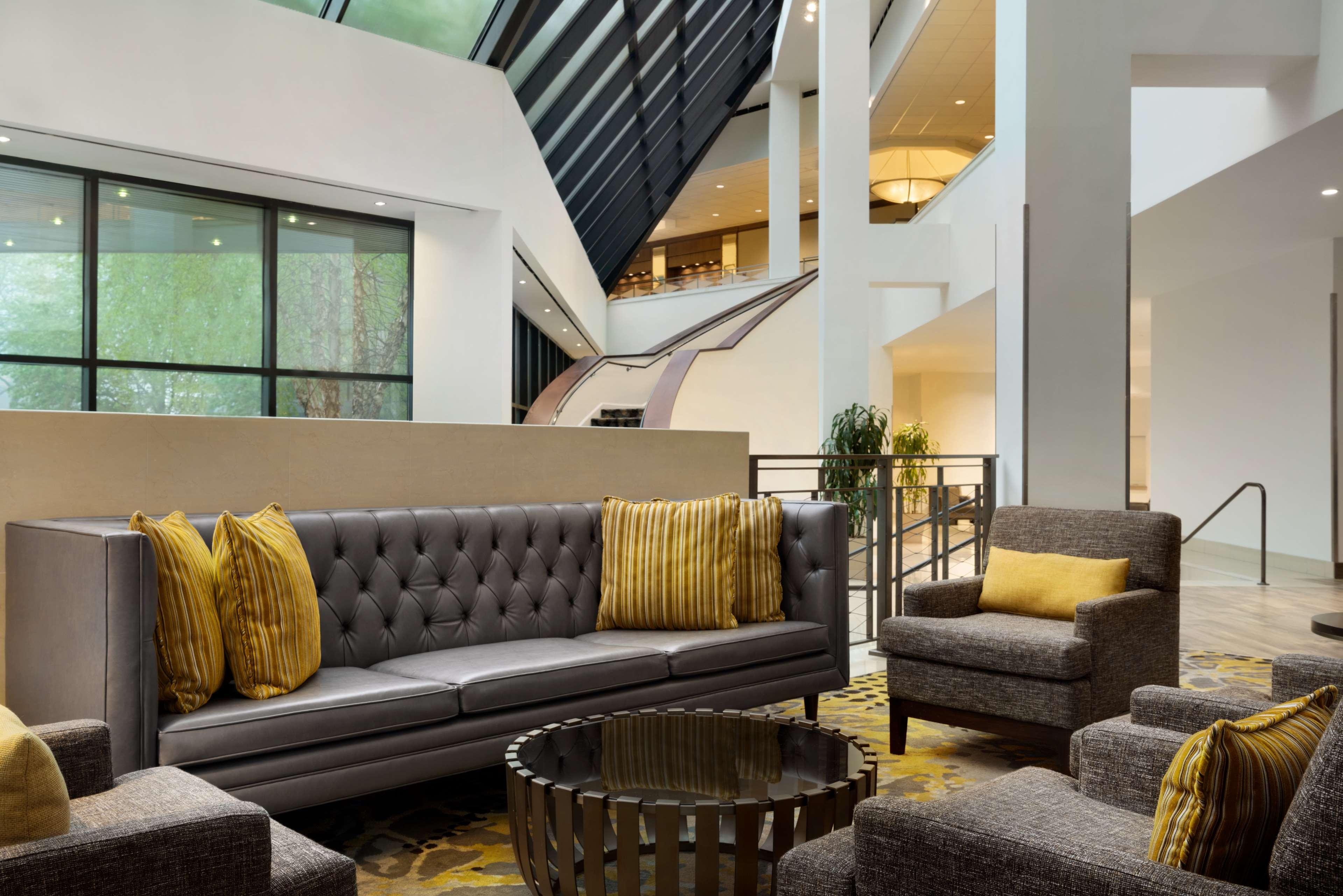 Vista Lobby DoubleTree by Hilton Stamford