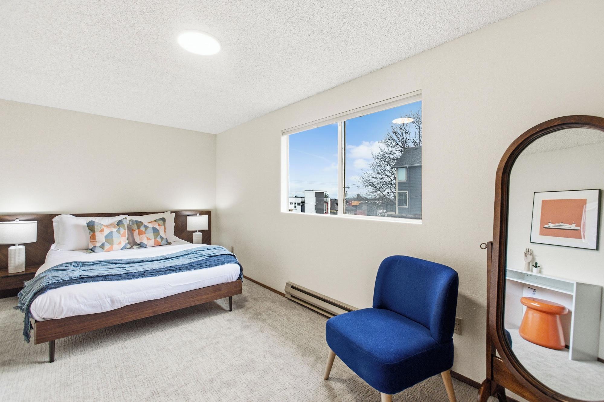 Habitación Hilltop Seattle Retreat w/ Views & Parking