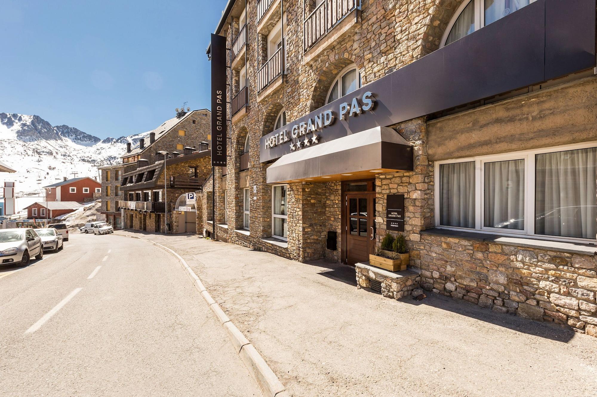 Vista Exterior Hotel Grand Pas