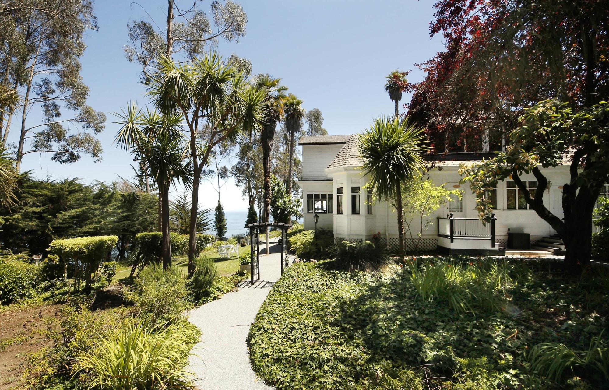 Varios Monarch Cove Inn