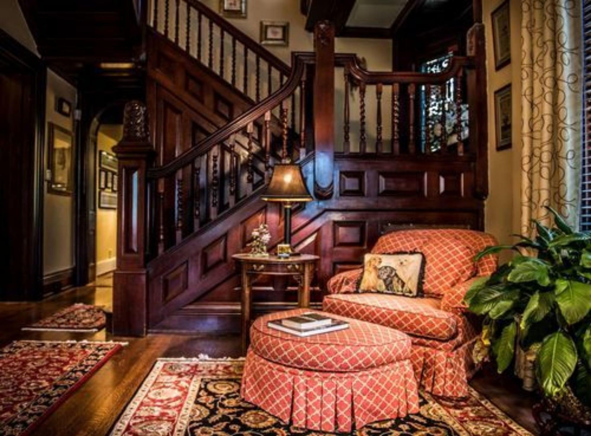 Varios Inn at St James Court