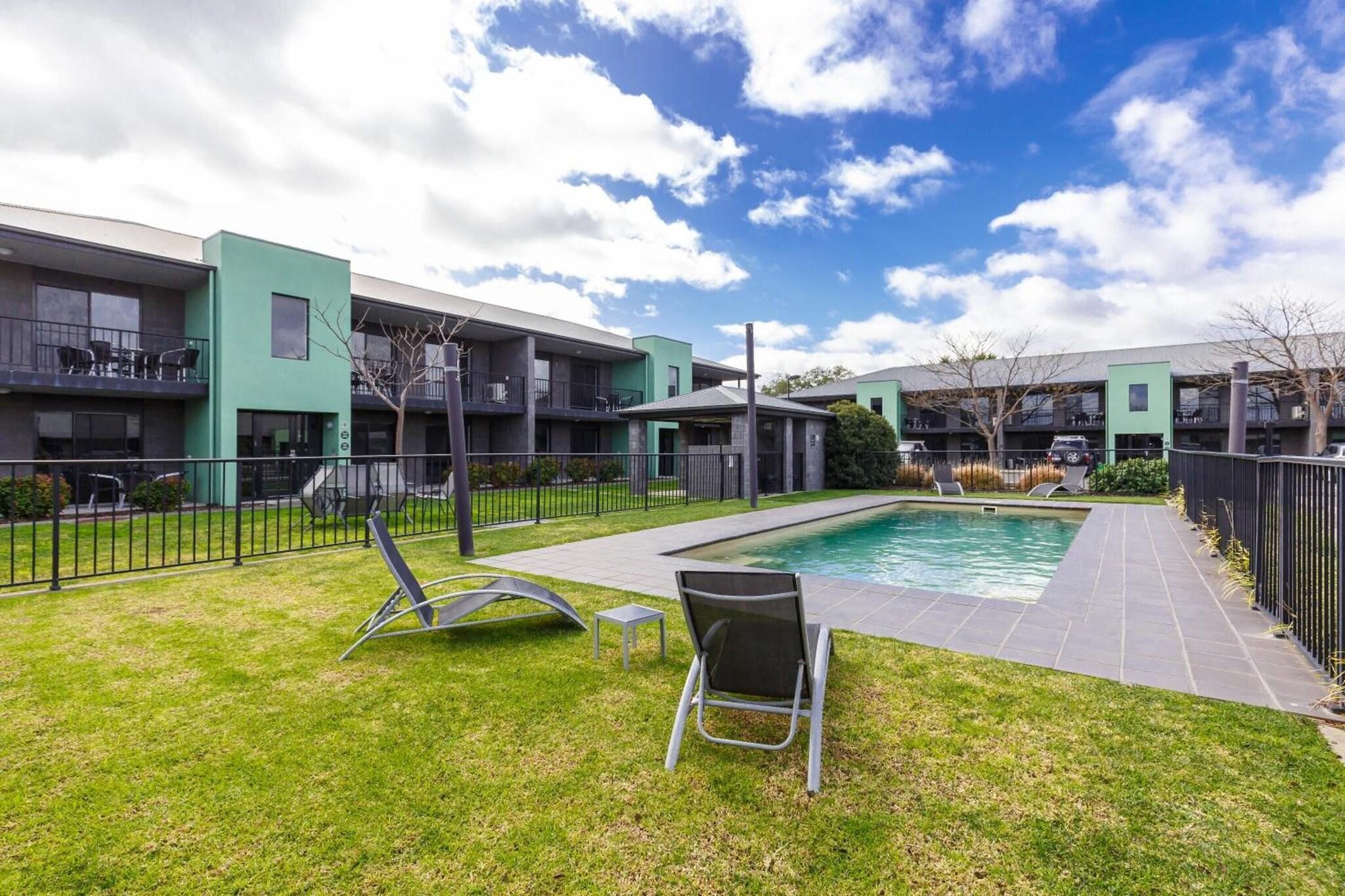 Vista Piscina Quest Sale