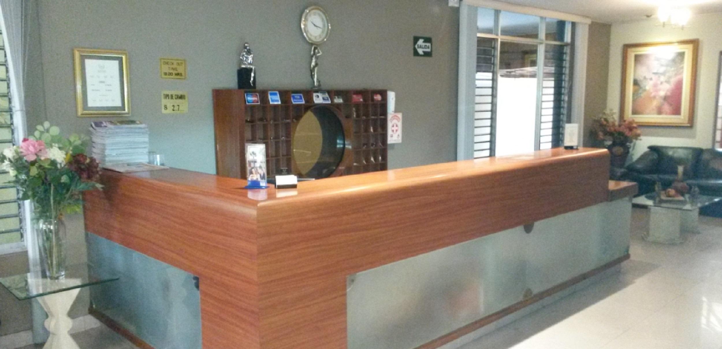 Vista Lobby Solid Gold Hotel