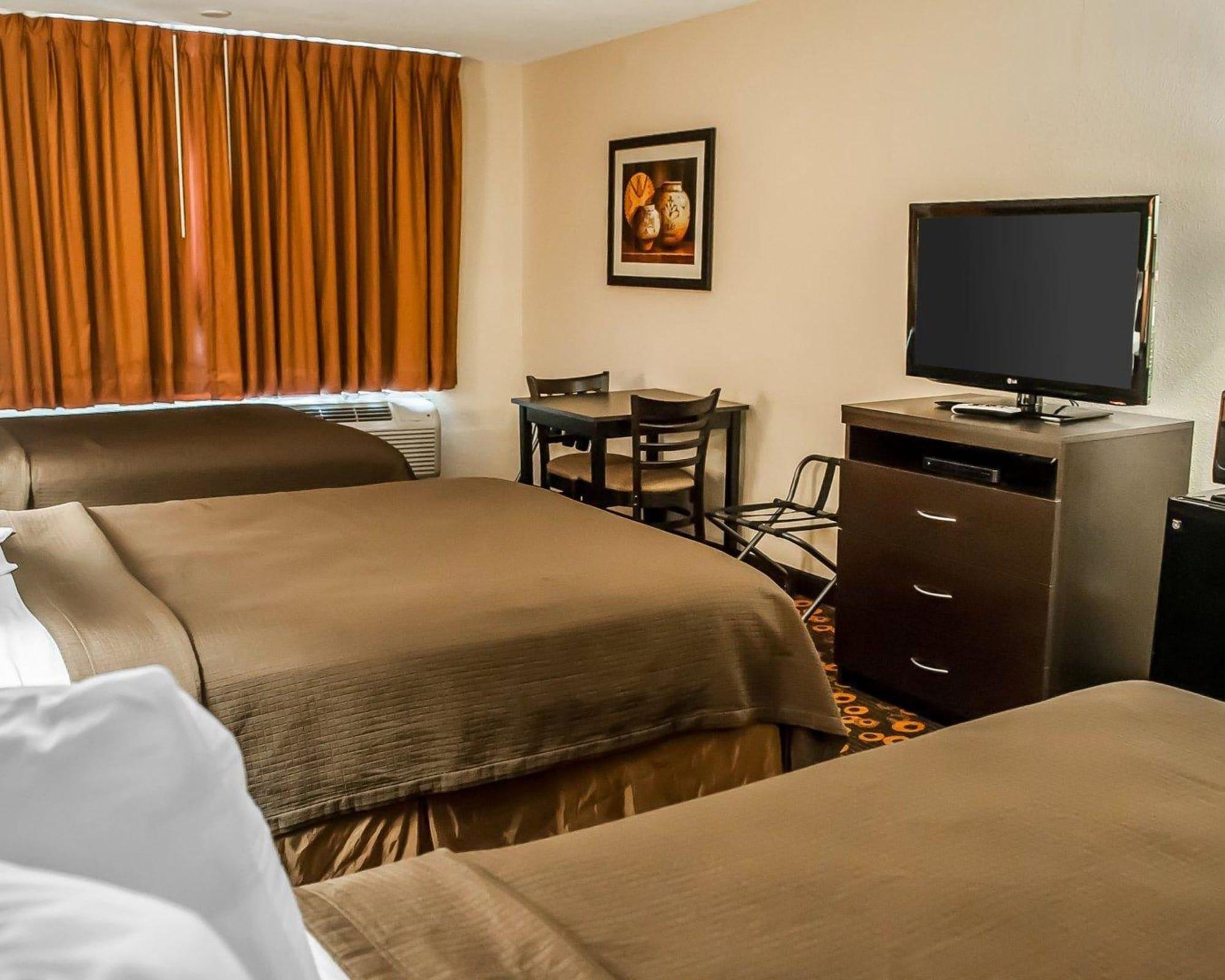 Habitación Econo Lodge Inn & Suites