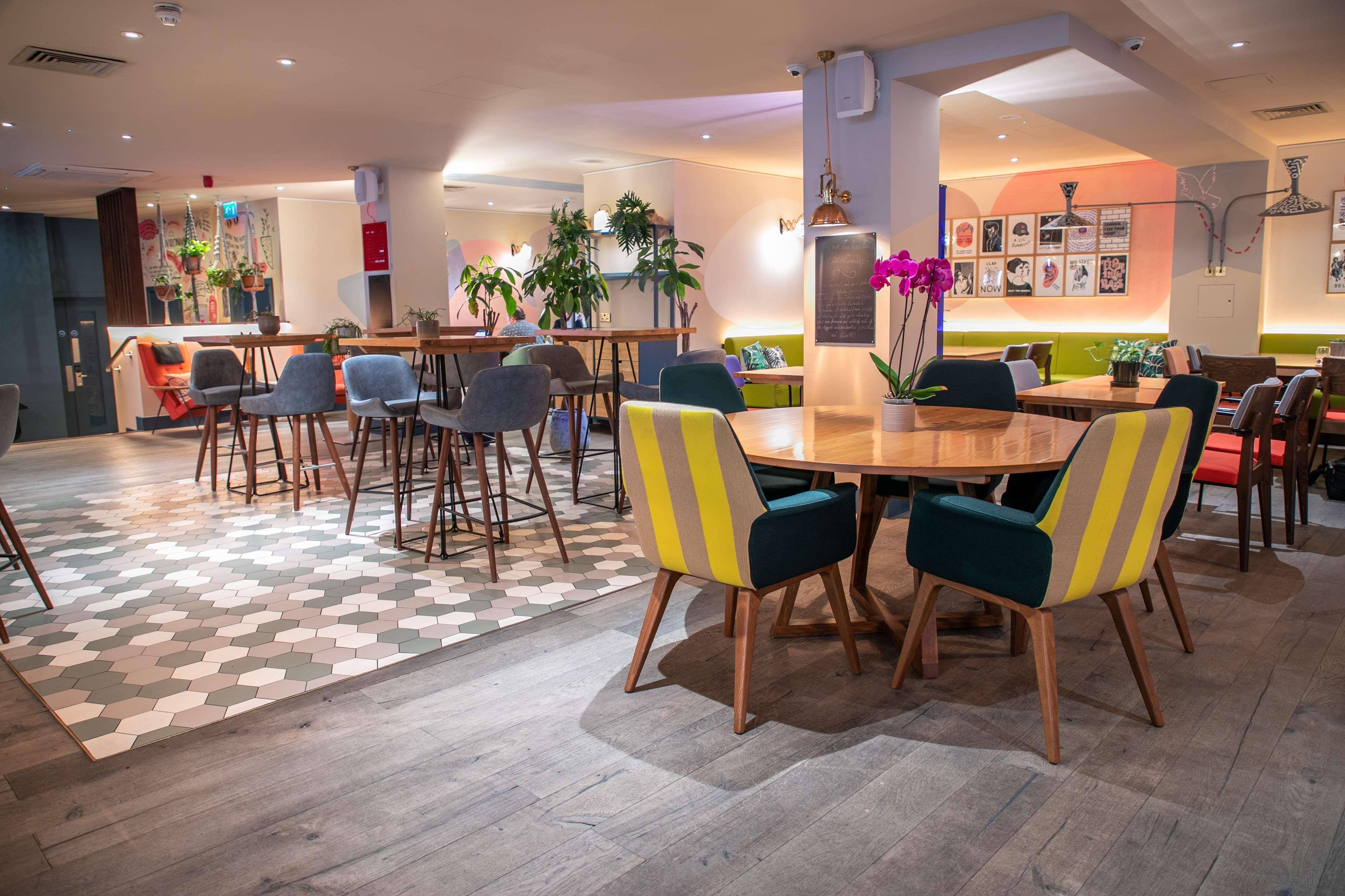 Bar/Salón The Corner London City