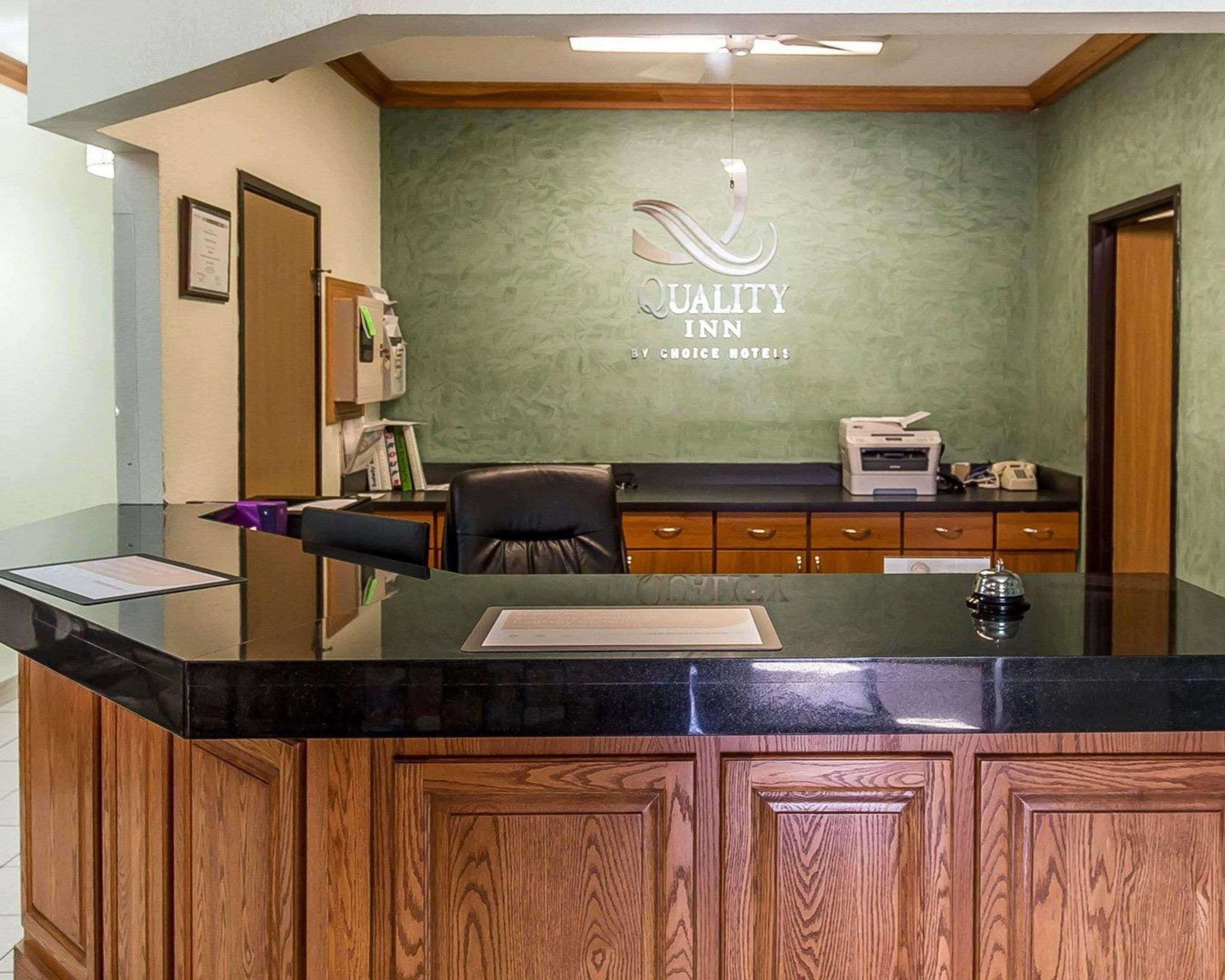 Vista Lobby Quality Inn at Collins Road - Cedar Rapids
