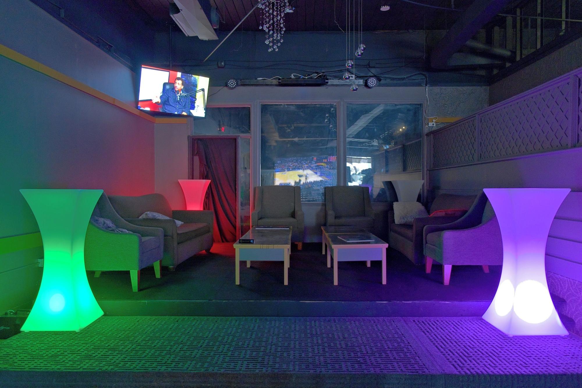 Bar/Salón Midtown Inn