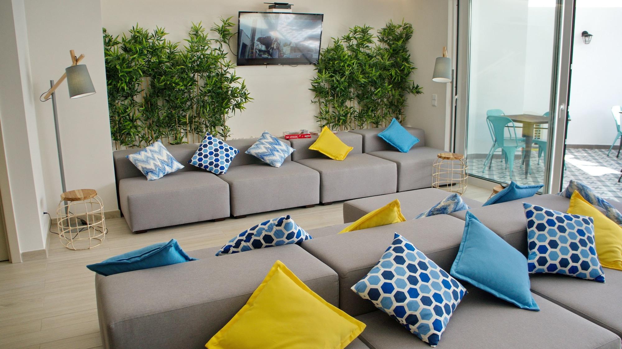 Vista Lobby Top City Hostel & Suites