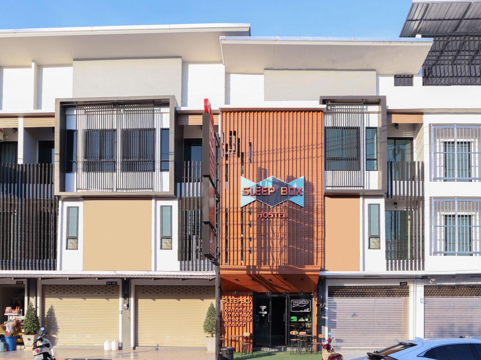 Vista Exterior Sleep Box Hostel Suratthani