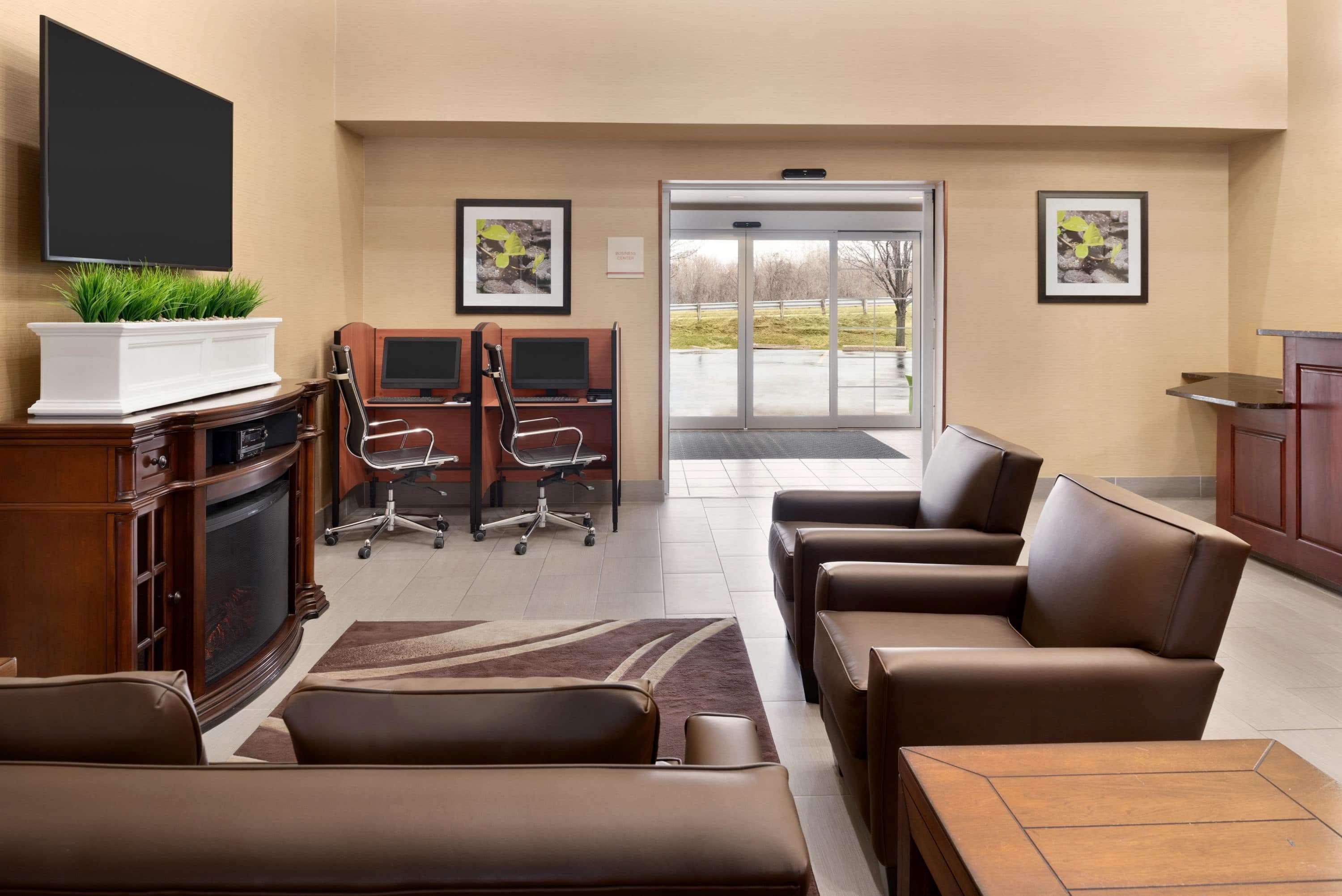 Vista Lobby Hawthorn Extended Stay by Wyndham Milwaukee Airport