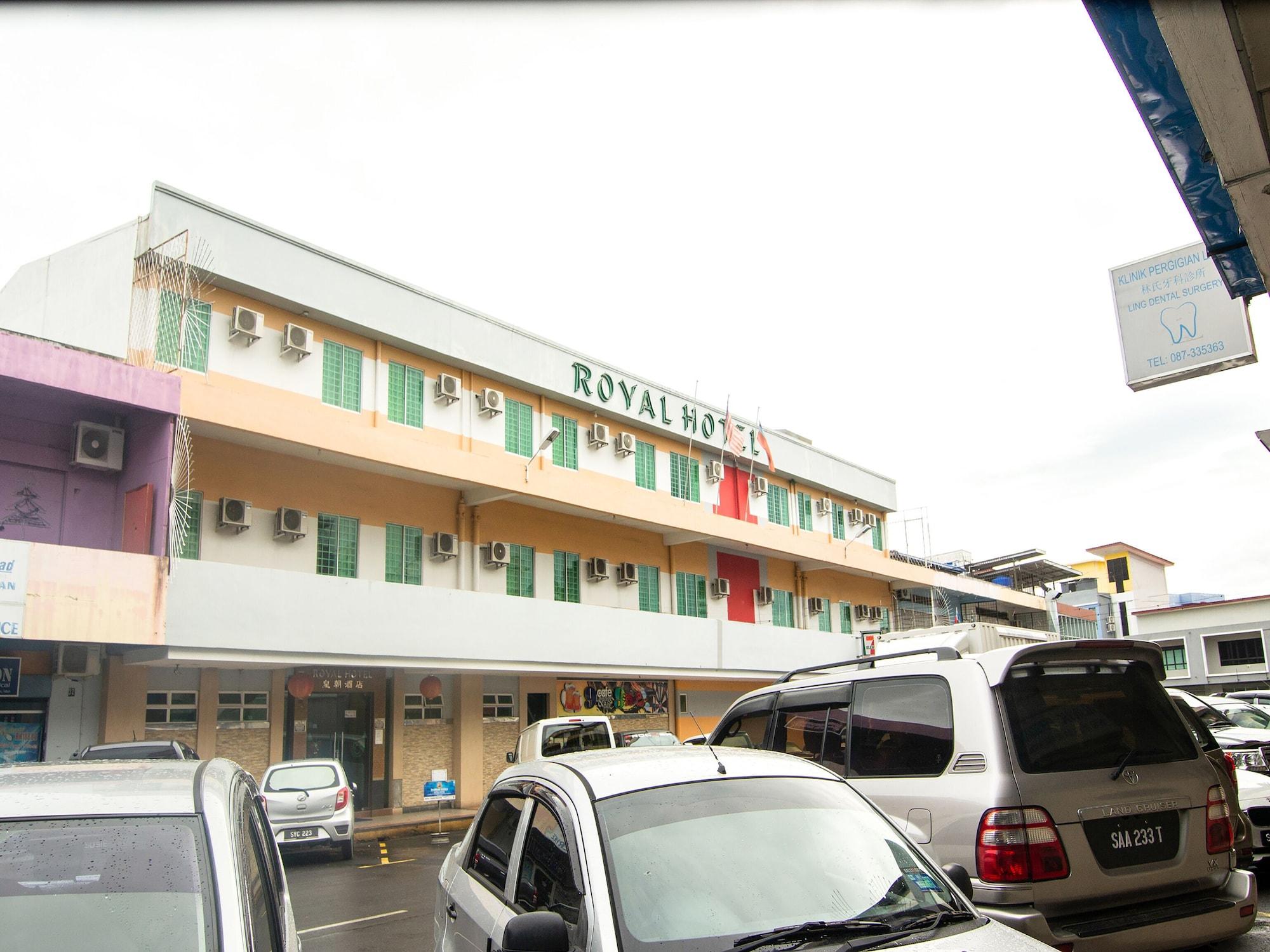 Vista Exterior OYO 89408 Royal Hotel