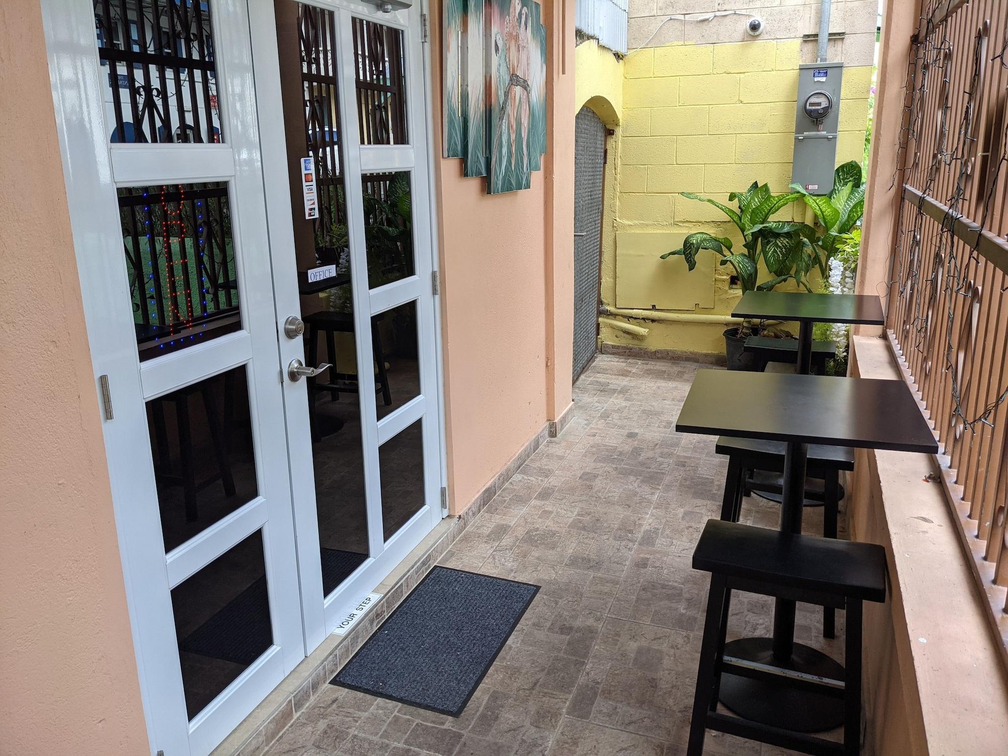 Vista Exterior Midtown Guest House