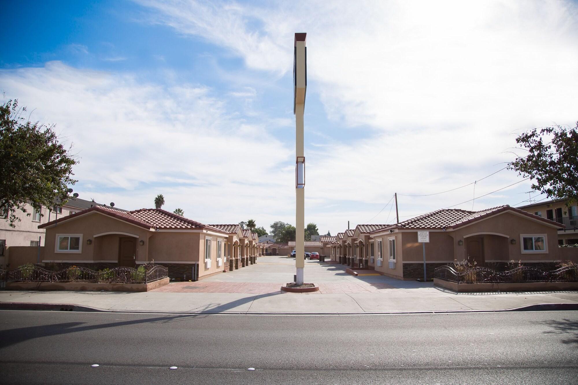 Varios Diamond Bell Inn & Suites